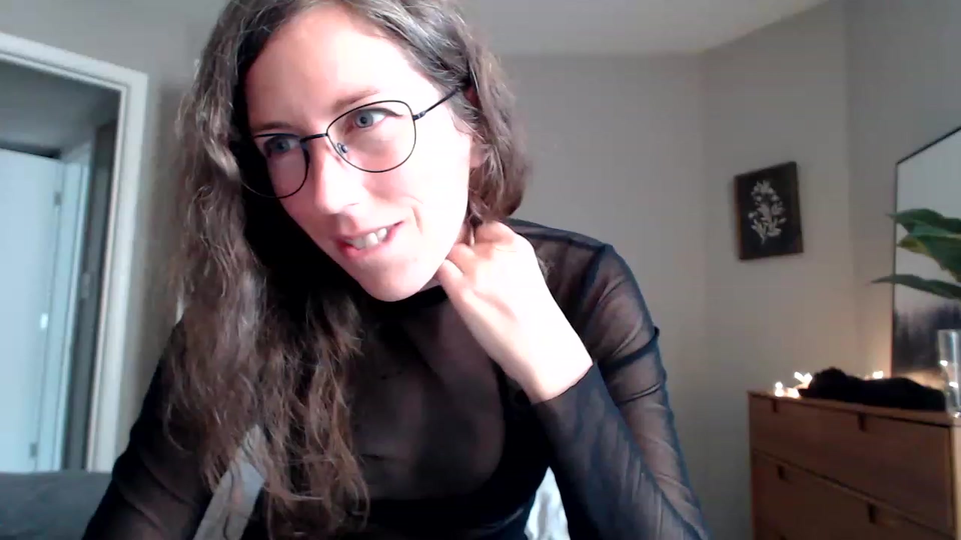 Gallery image thumbnail from Sapphire's myfreecams stream on, 05/21/2023, 24:29 image 9 of 20