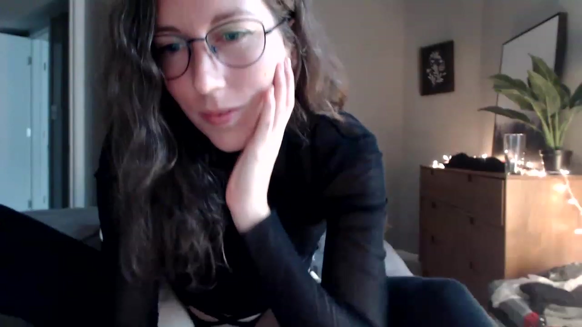 Gallery image thumbnail from Sapphire's myfreecams stream on, 05/21/2023, 24:29 image 15 of 20