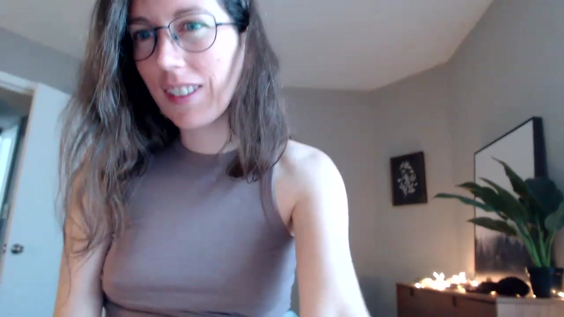 Gallery image thumbnail from Sapphire's myfreecams stream on, 05/25/2023, 14:40 image 8 of 20