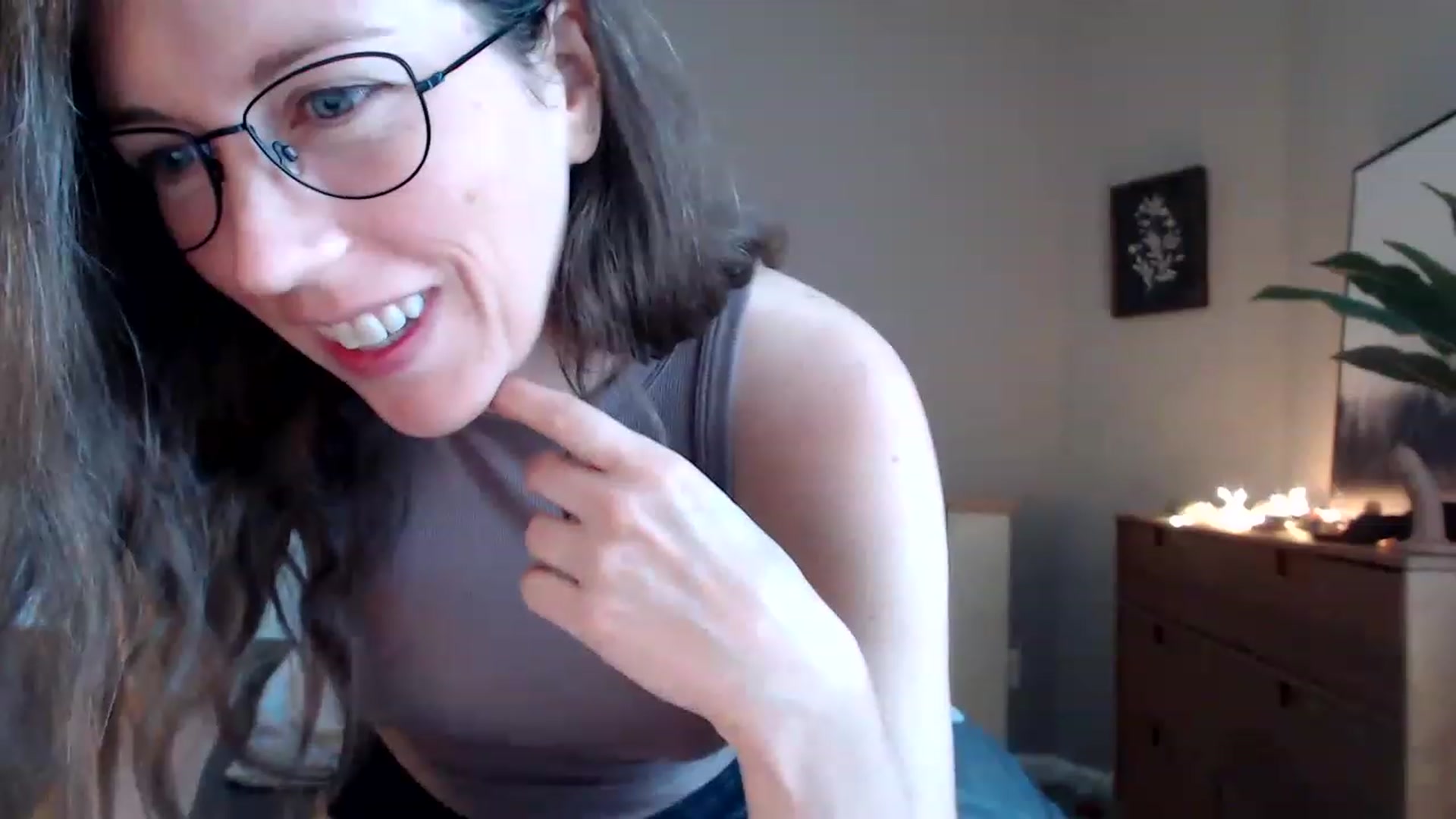 Gallery image thumbnail from Sapphire's myfreecams stream on, 05/25/2023, 14:40 image 19 of 20