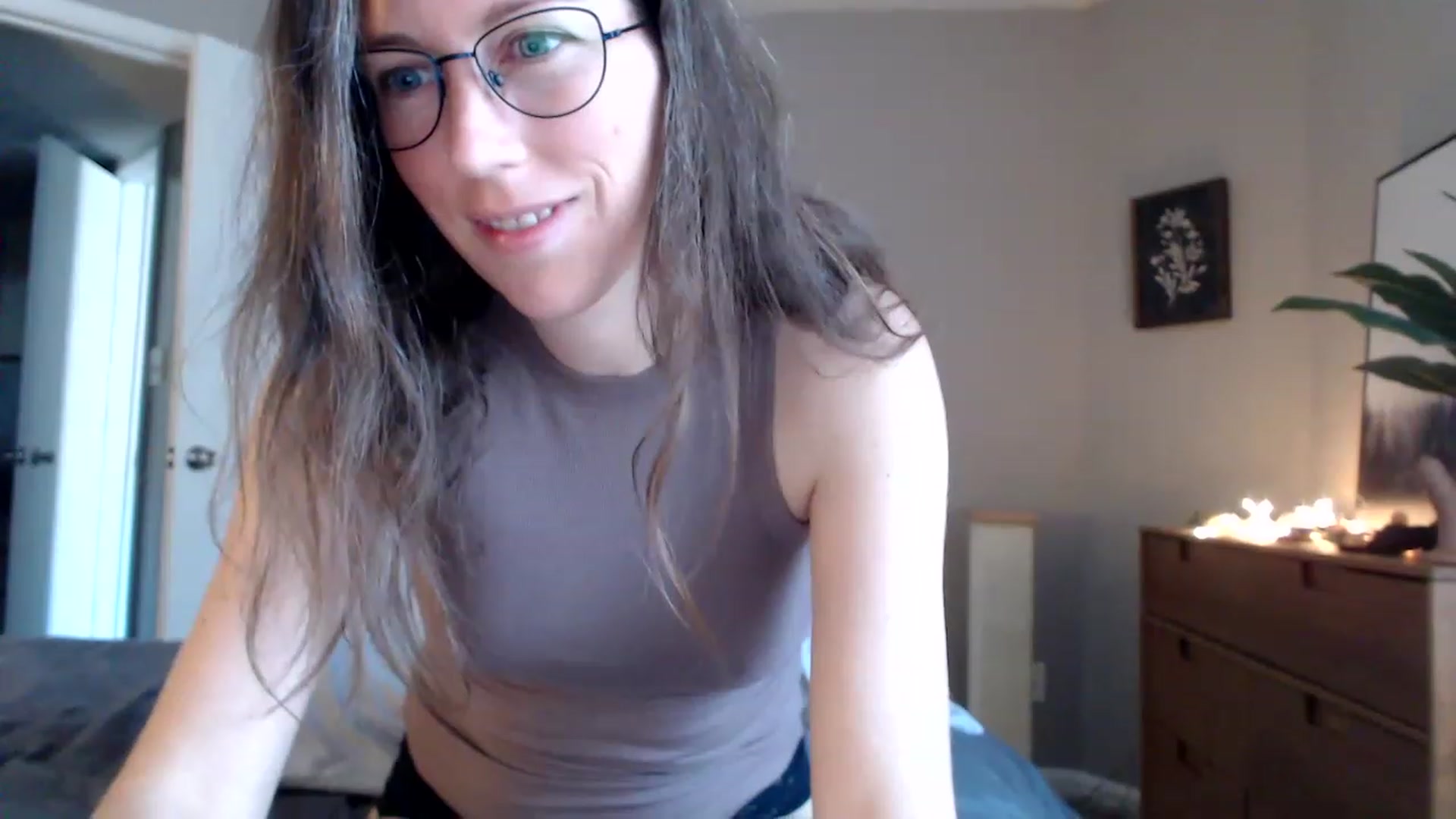Gallery image thumbnail from Sapphire's myfreecams stream on, 05/25/2023, 14:40 image 17 of 20