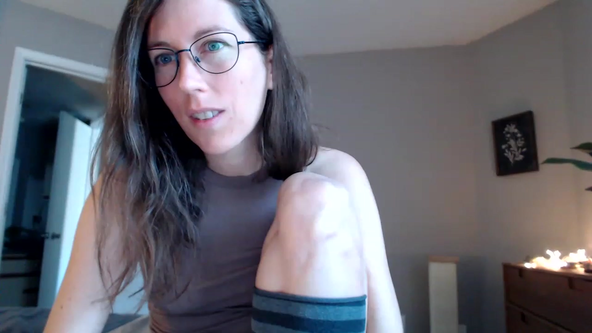 Gallery image thumbnail from Sapphire's myfreecams stream on, 05/25/2023, 14:40 image 4 of 20