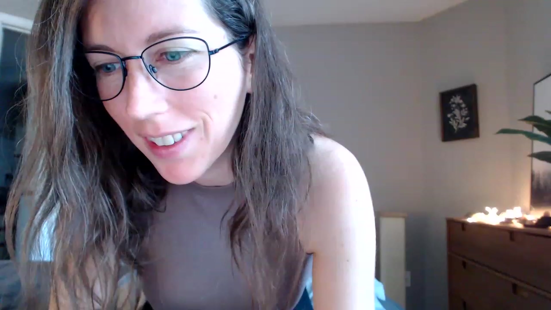 Gallery image thumbnail from Sapphire's myfreecams stream on, 05/25/2023, 14:40 image 12 of 20