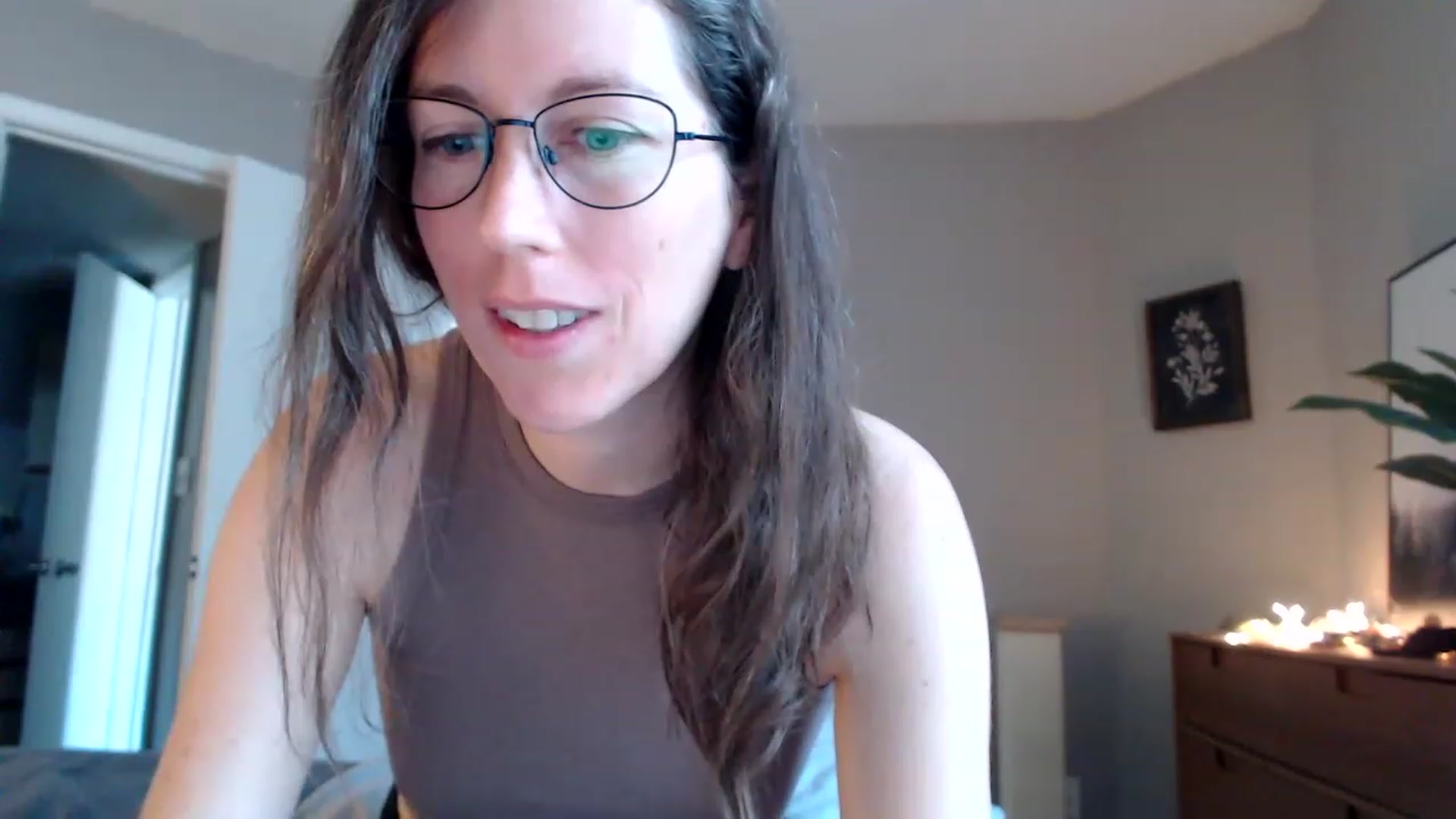 Gallery image thumbnail from Sapphire's myfreecams stream on, 05/25/2023, 14:40 image 14 of 20