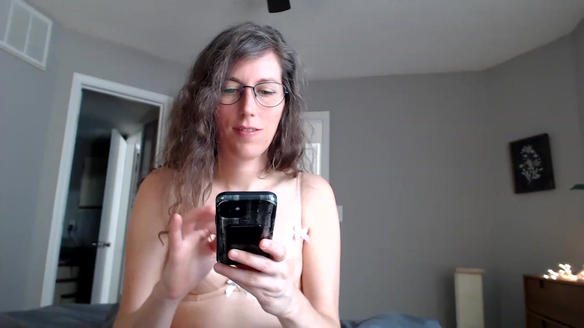 Gallery image thumbnail from Sapphire's myfreecams stream on, 06/05/2023, 23:07 image 19 of 20