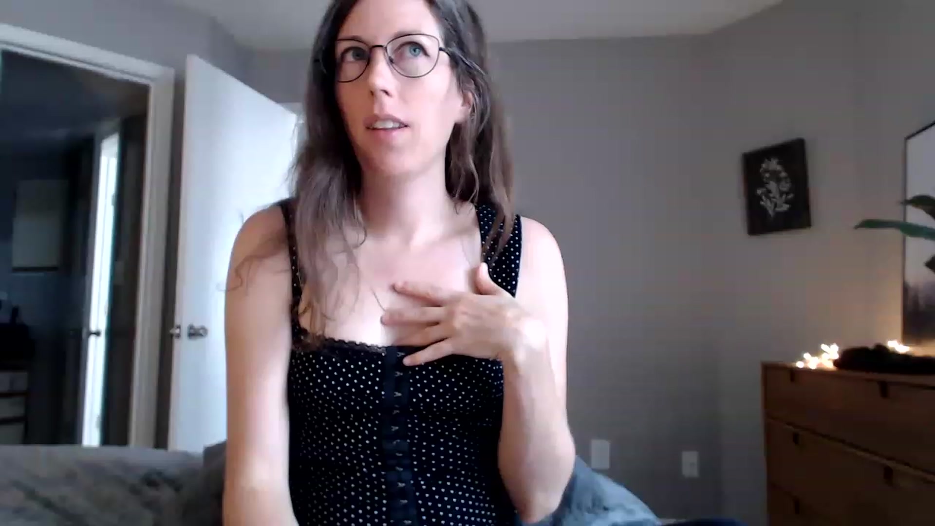 Gallery image thumbnail from Sapphire's myfreecams stream on, 06/10/2023, 21:12 image 16 of 20