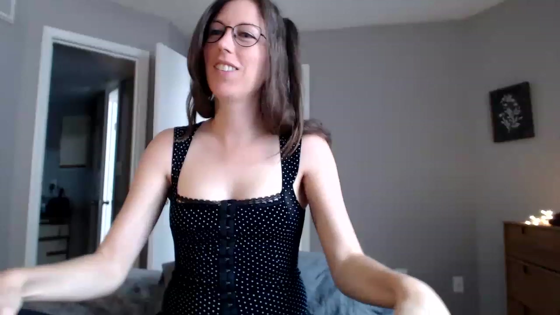 Gallery image thumbnail from Sapphire's myfreecams stream on, 06/10/2023, 21:12 image 5 of 20