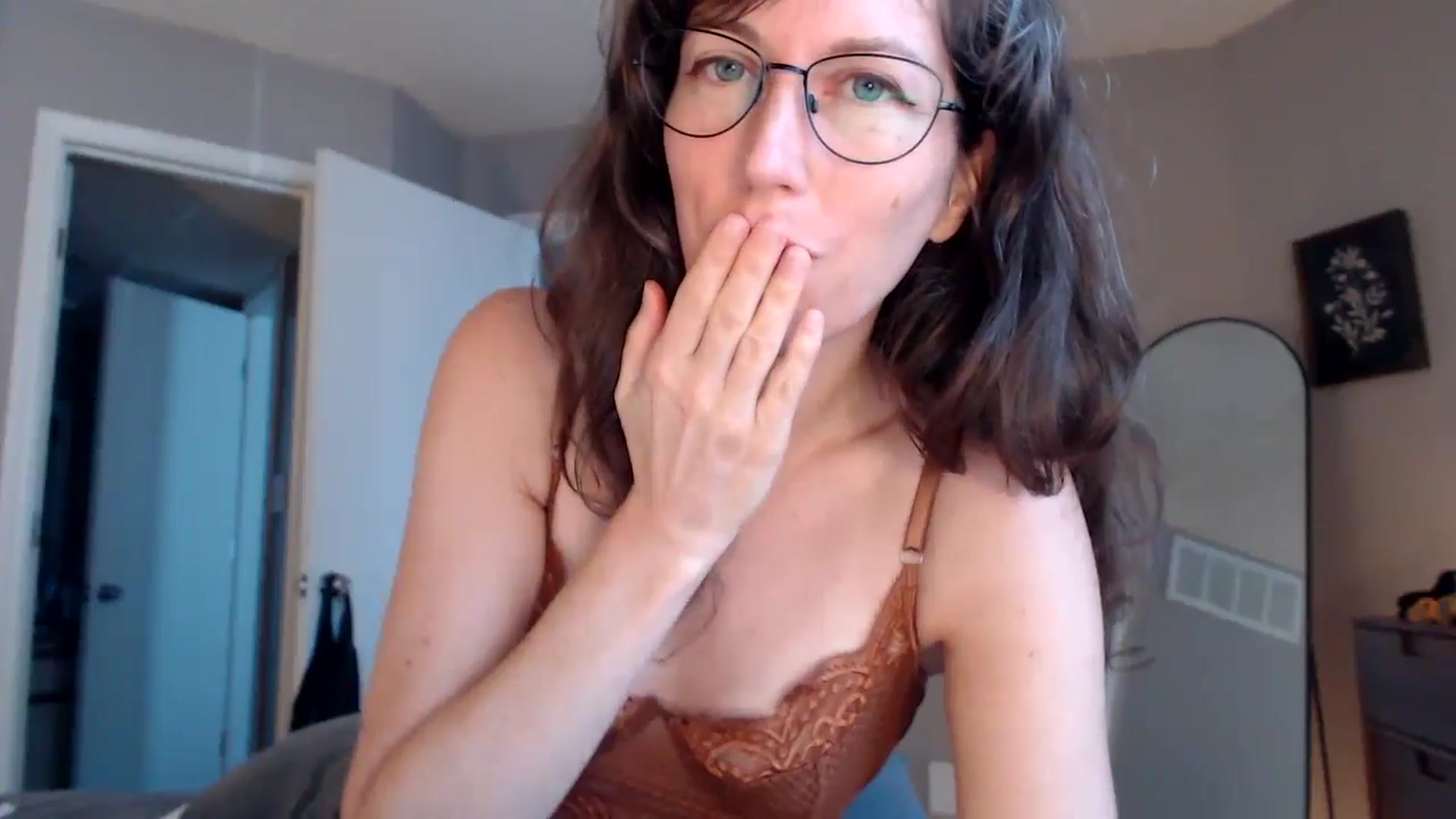 Gallery image thumbnail from Sapphire's myfreecams stream on, 08/27/2024, 13:57 image 4 of 20