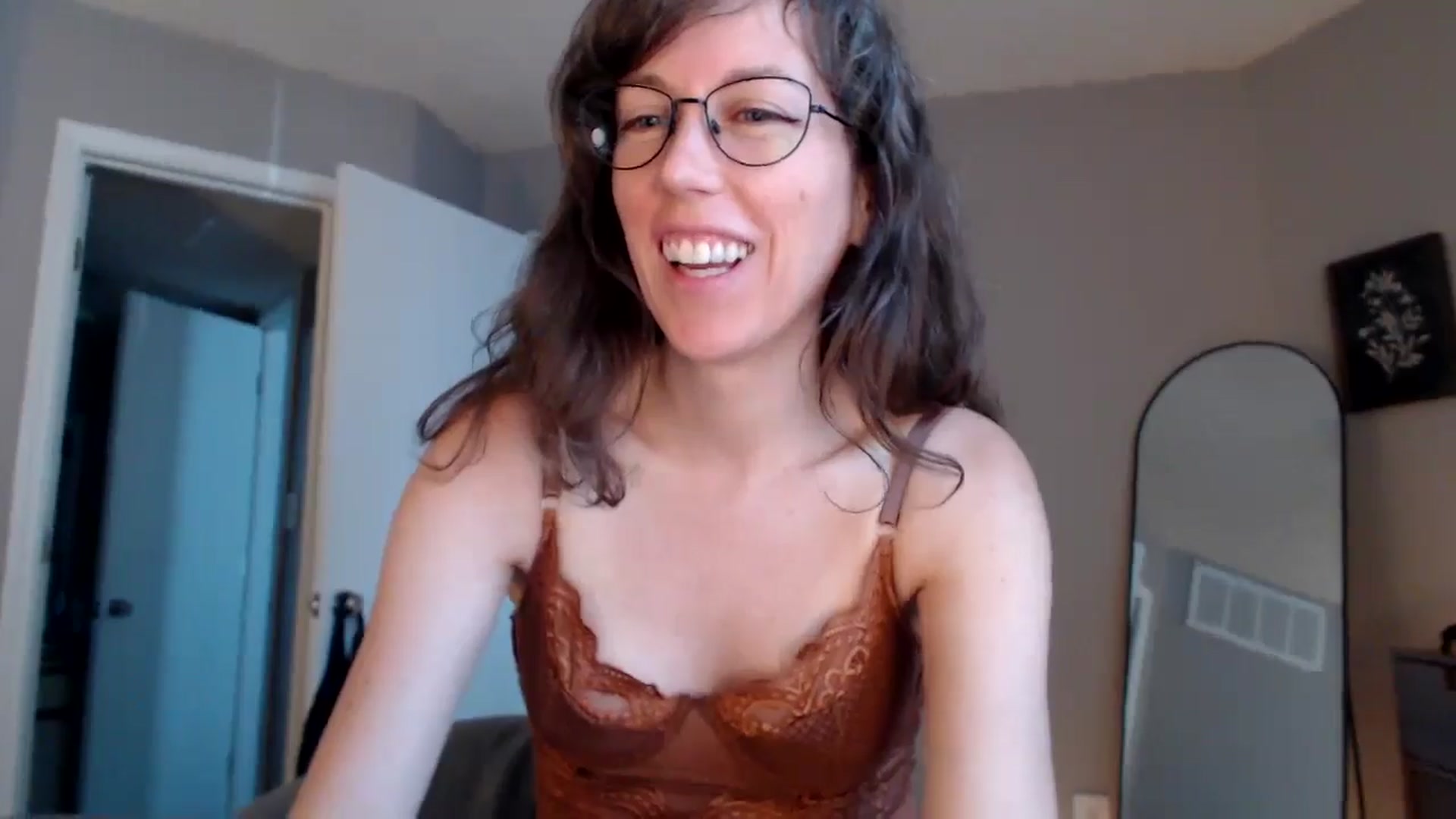 Gallery image thumbnail from Sapphire's myfreecams stream on, 08/27/2024, 13:57 image 10 of 20