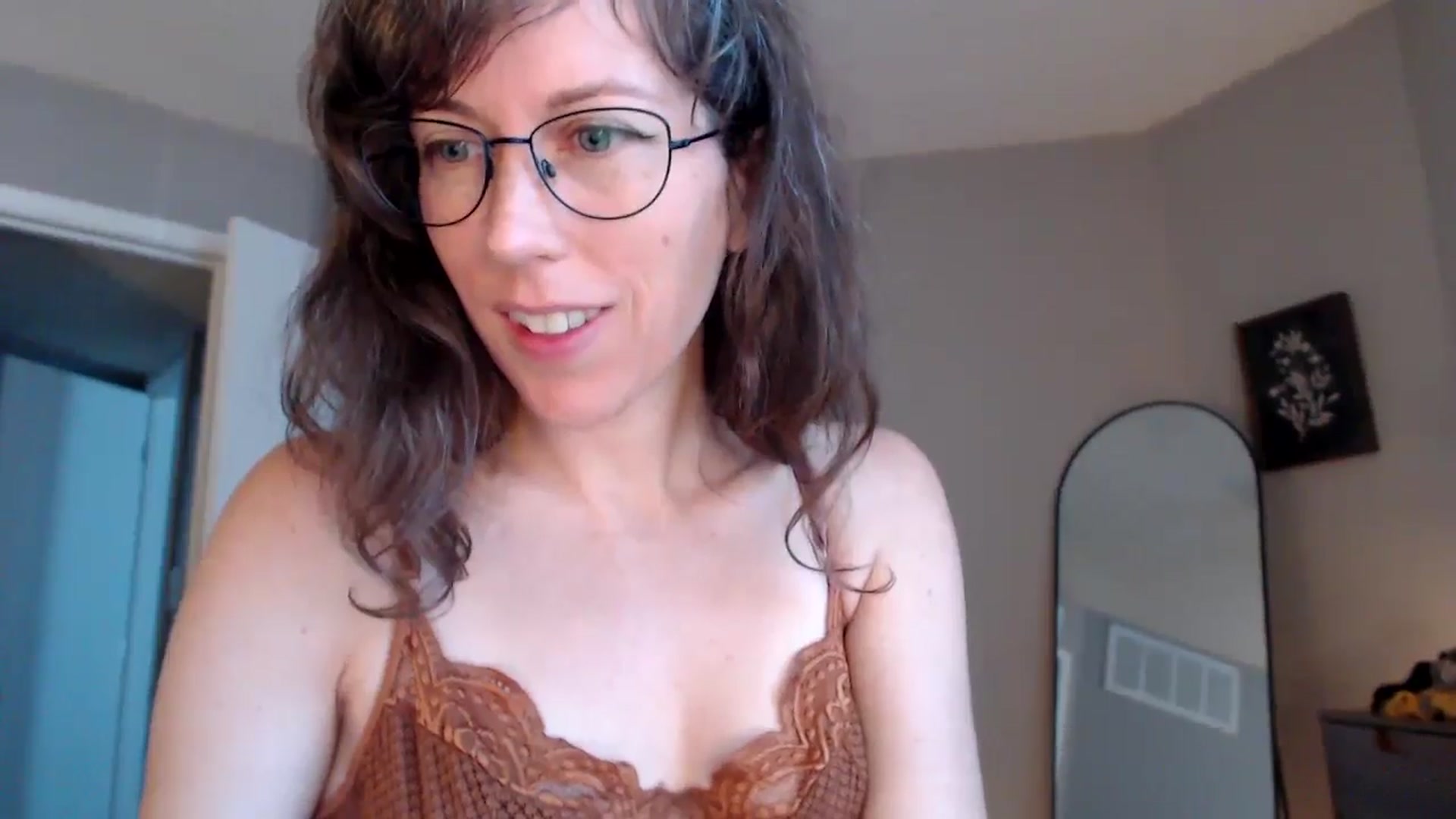 Gallery image thumbnail from Sapphire's myfreecams stream on, 08/27/2024, 13:57 image 18 of 20