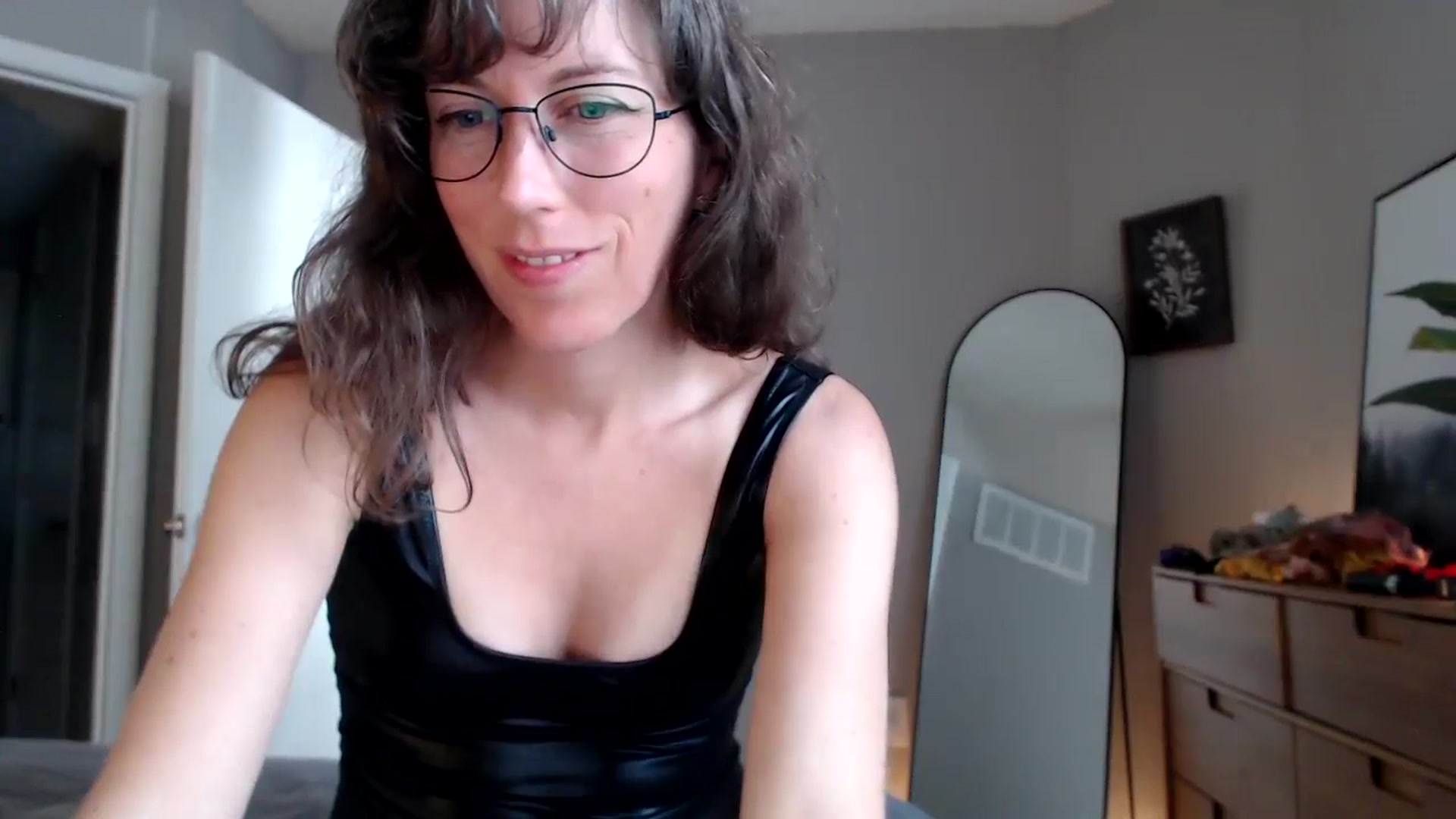 Gallery image thumbnail from Sapphire's myfreecams stream on, 08/31/2024, 22:36 image 7 of 20