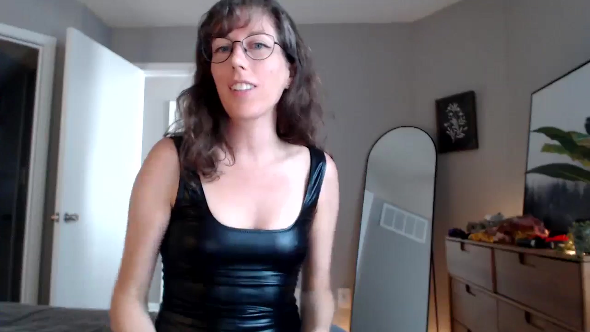 Gallery image thumbnail from Sapphire's myfreecams stream on, 08/31/2024, 22:36 image 5 of 20