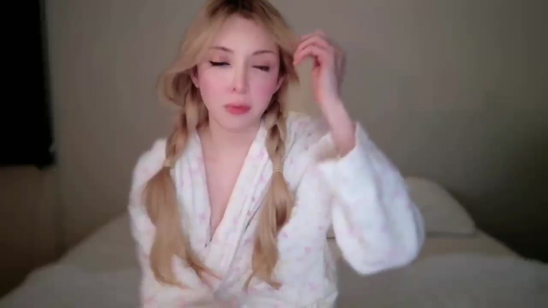 Gallery image thumbnail from Sapphire_Swan's myfreecams stream on, 09/03/2025, 05:23 image 12 of 20