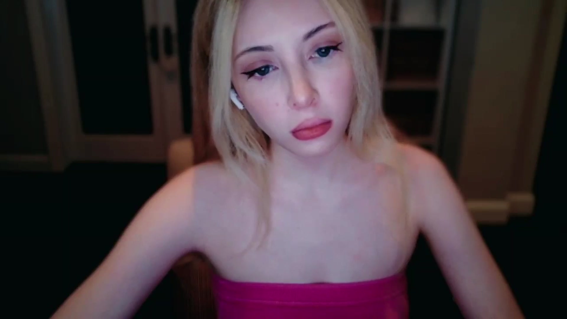 Gallery image thumbnail from Sapphire_Swan's myfreecams stream on, 09/09/2025, 04:09 image 12 of 20
