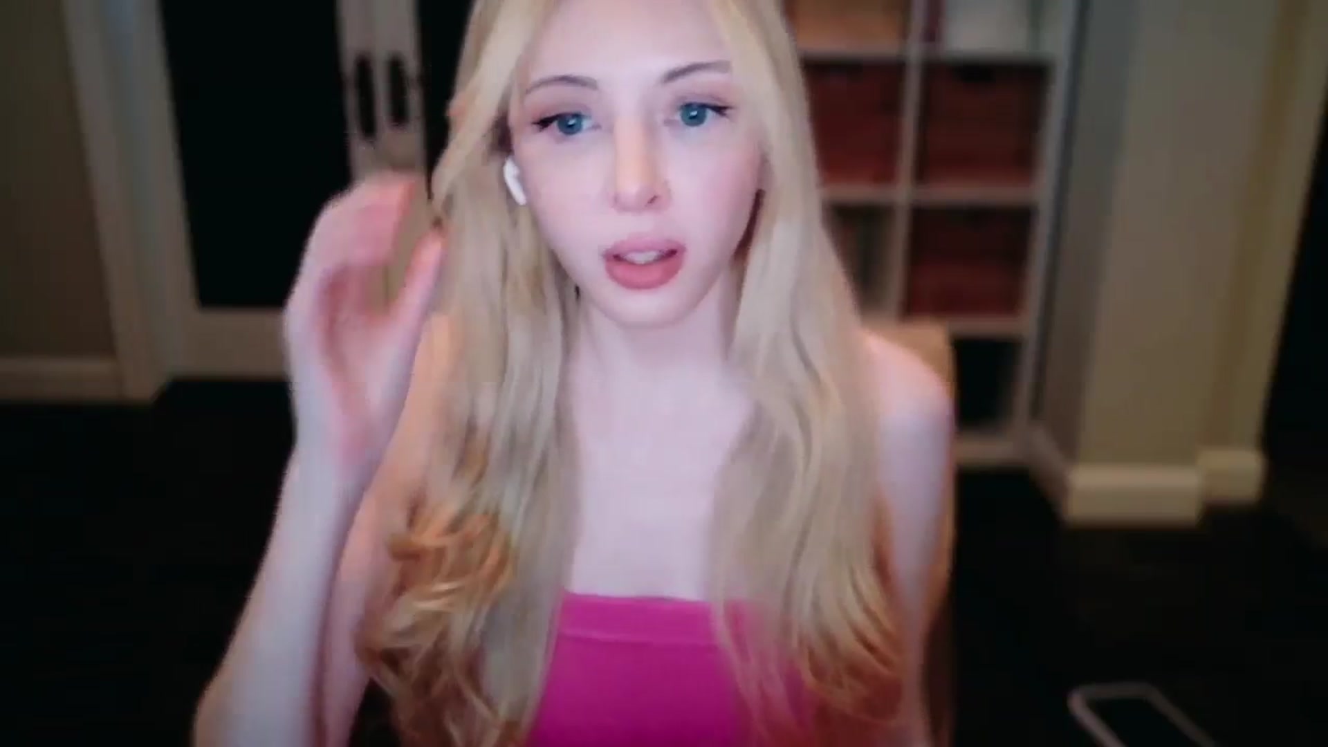 Gallery image thumbnail from Sapphire_Swan's myfreecams stream on, 09/09/2025, 04:09 image 5 of 20