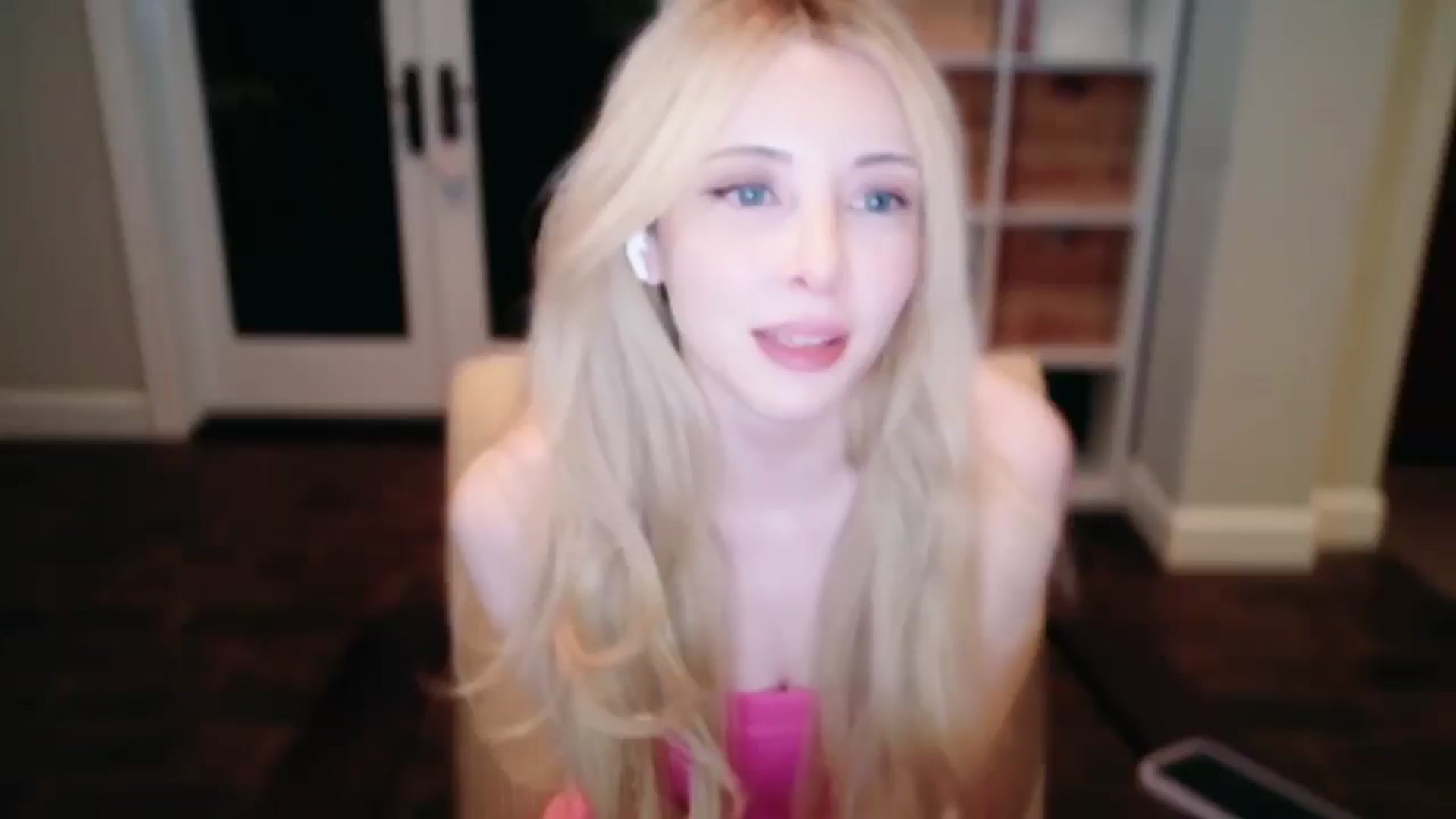 Gallery image thumbnail from Sapphire_Swan's myfreecams stream on, 09/09/2025, 04:09 image 1 of 20