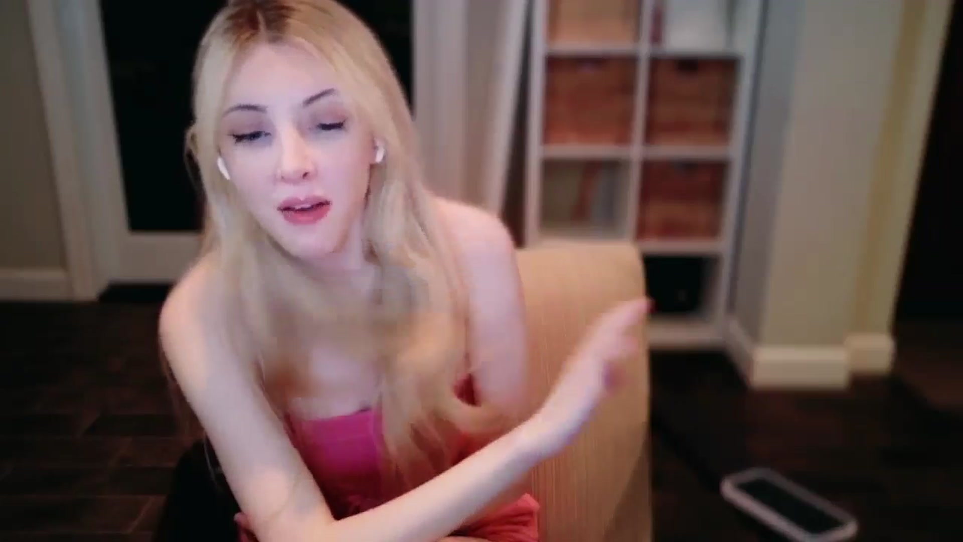 Gallery image thumbnail from Sapphire_Swan's myfreecams stream on, 09/09/2025, 05:26 image 17 of 20