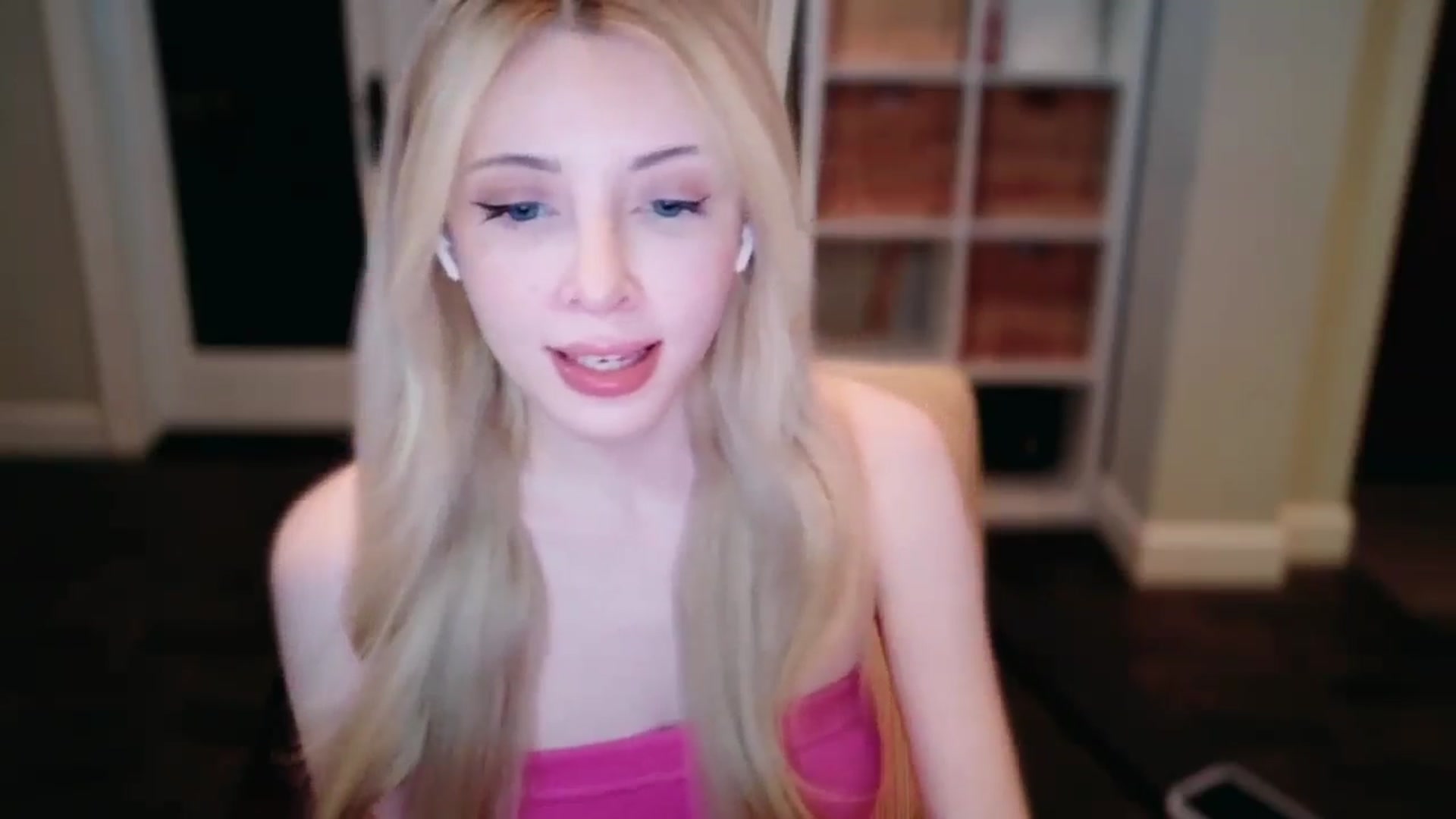 Gallery image thumbnail from Sapphire_Swan's myfreecams stream on, 09/09/2025, 05:26 image 7 of 20
