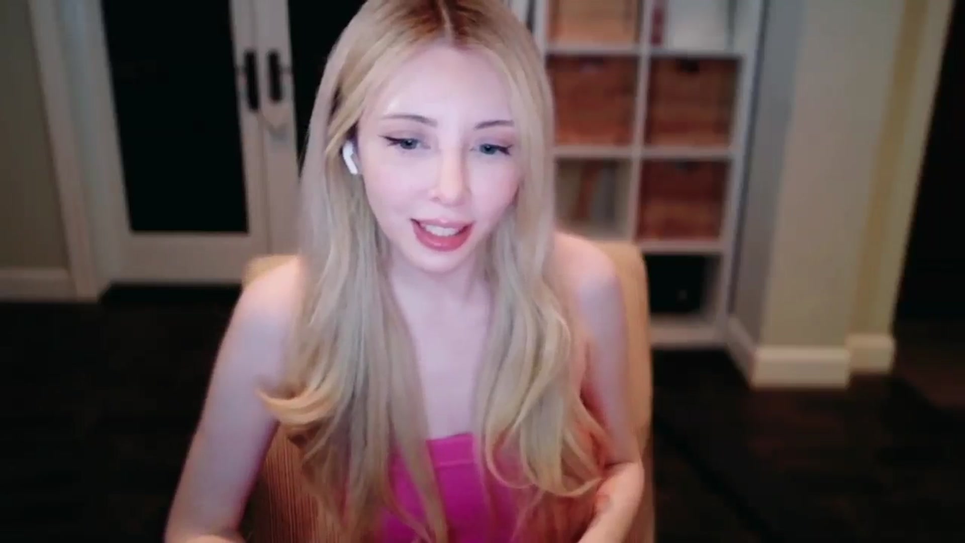 Gallery image thumbnail from Sapphire_Swan's myfreecams stream on, 09/09/2025, 05:26 image 4 of 20