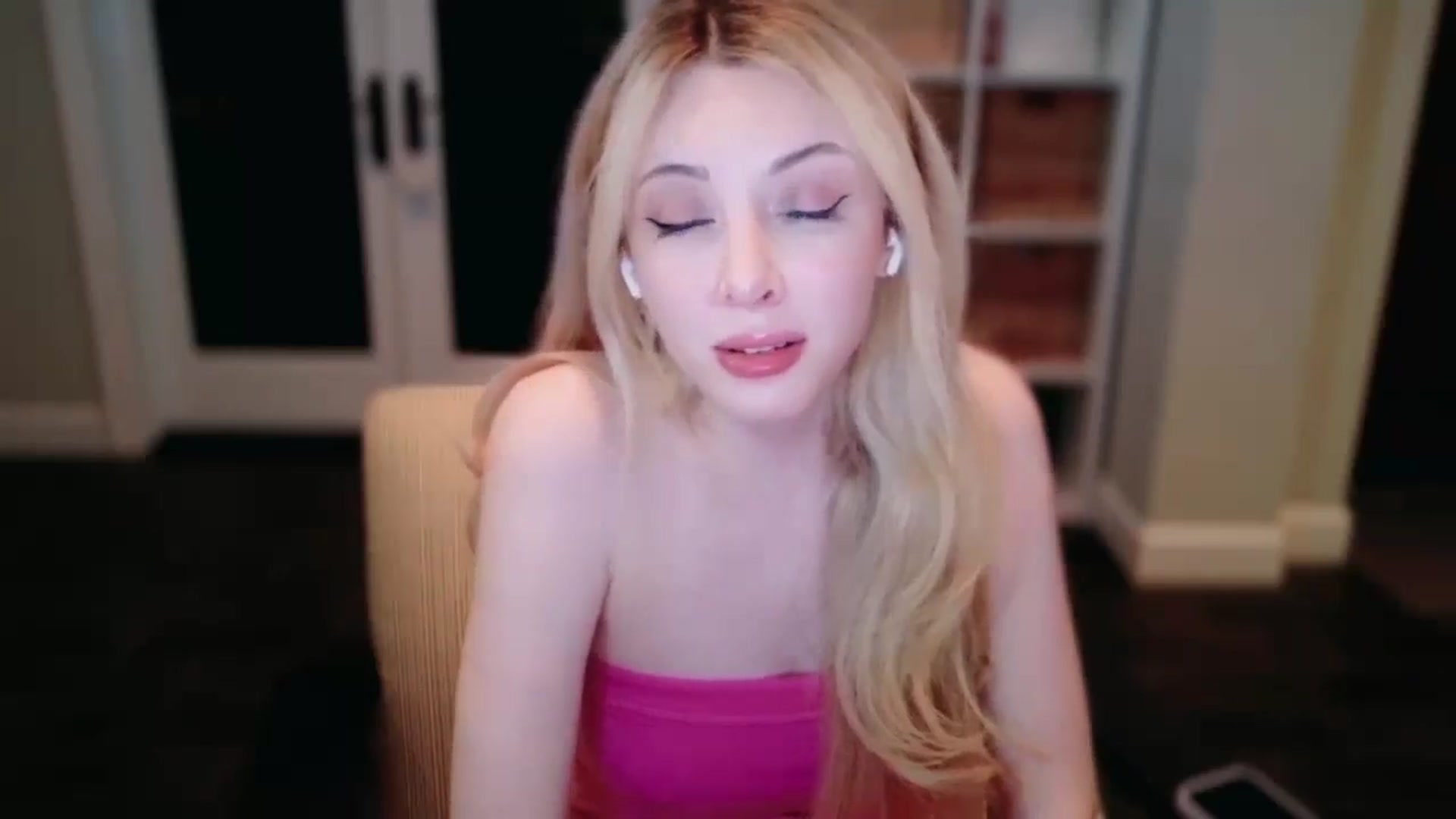 Gallery image thumbnail from Sapphire_Swan's myfreecams stream on, 09/09/2025, 05:26 image 11 of 20