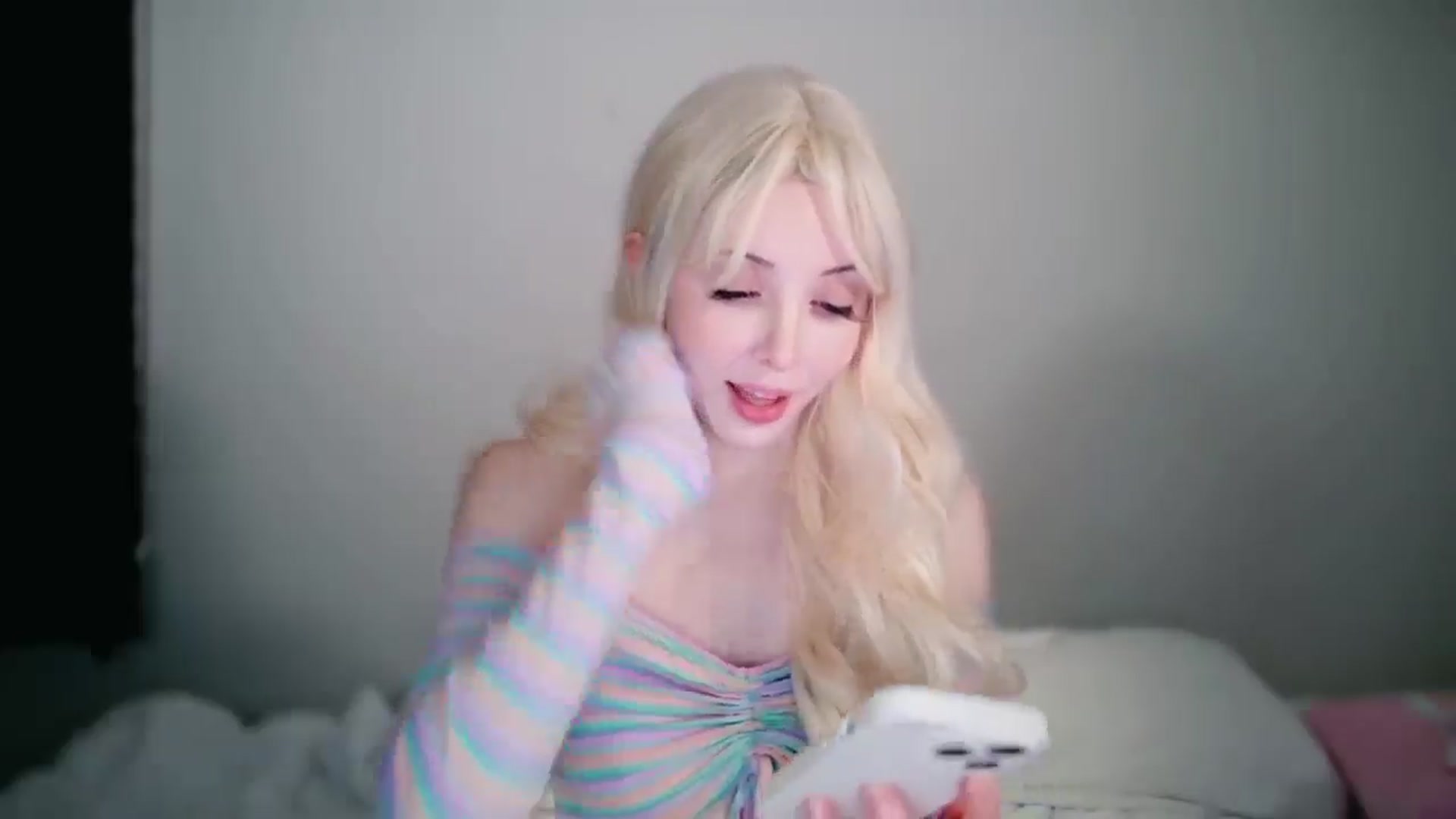 Gallery image thumbnail from Sapphire_Swan's myfreecams stream on, 09/15/2025, 04:04 image 17 of 20