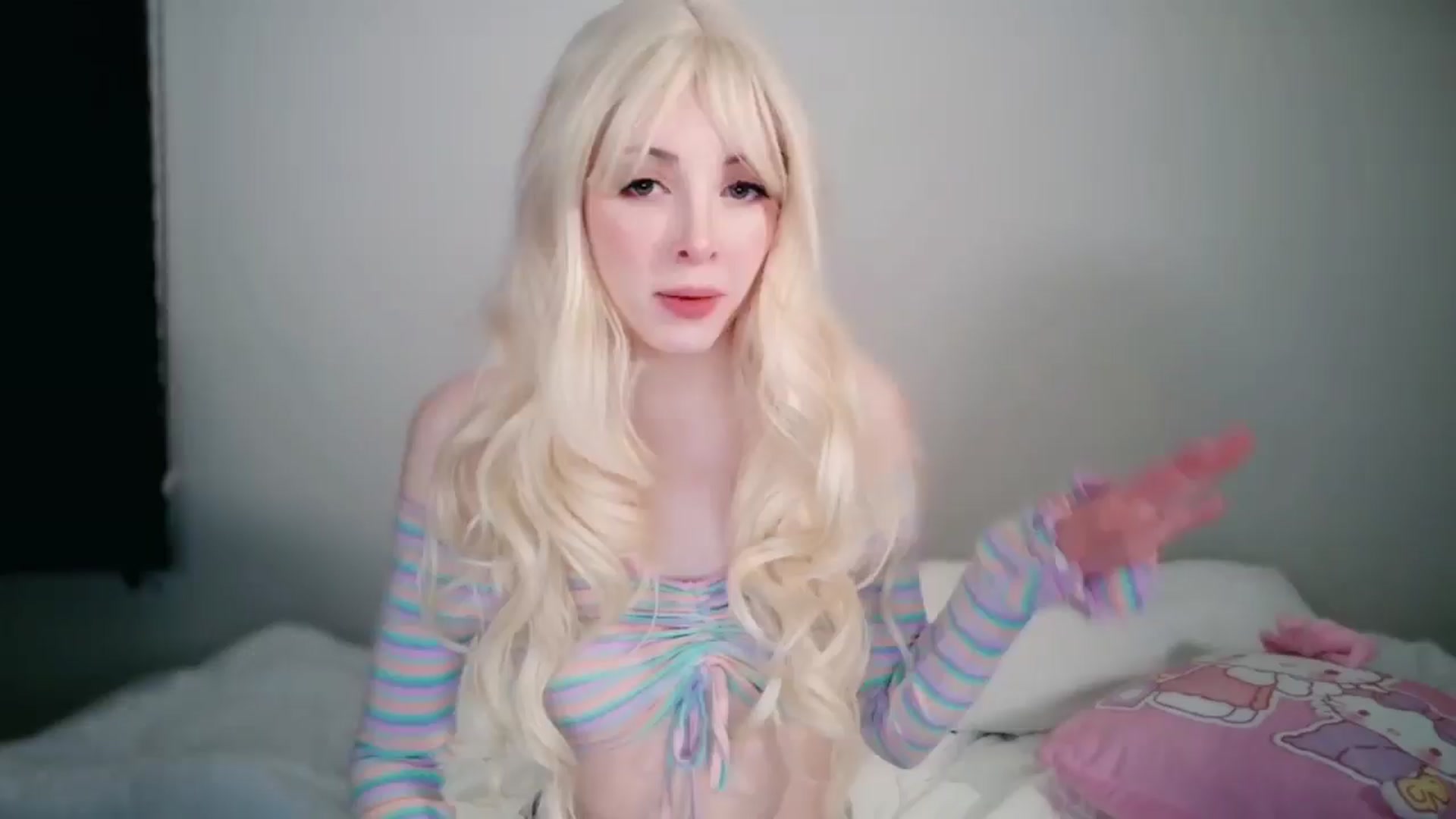 Gallery image thumbnail from Sapphire_Swan's myfreecams stream on, 09/15/2025, 04:04 image 4 of 20