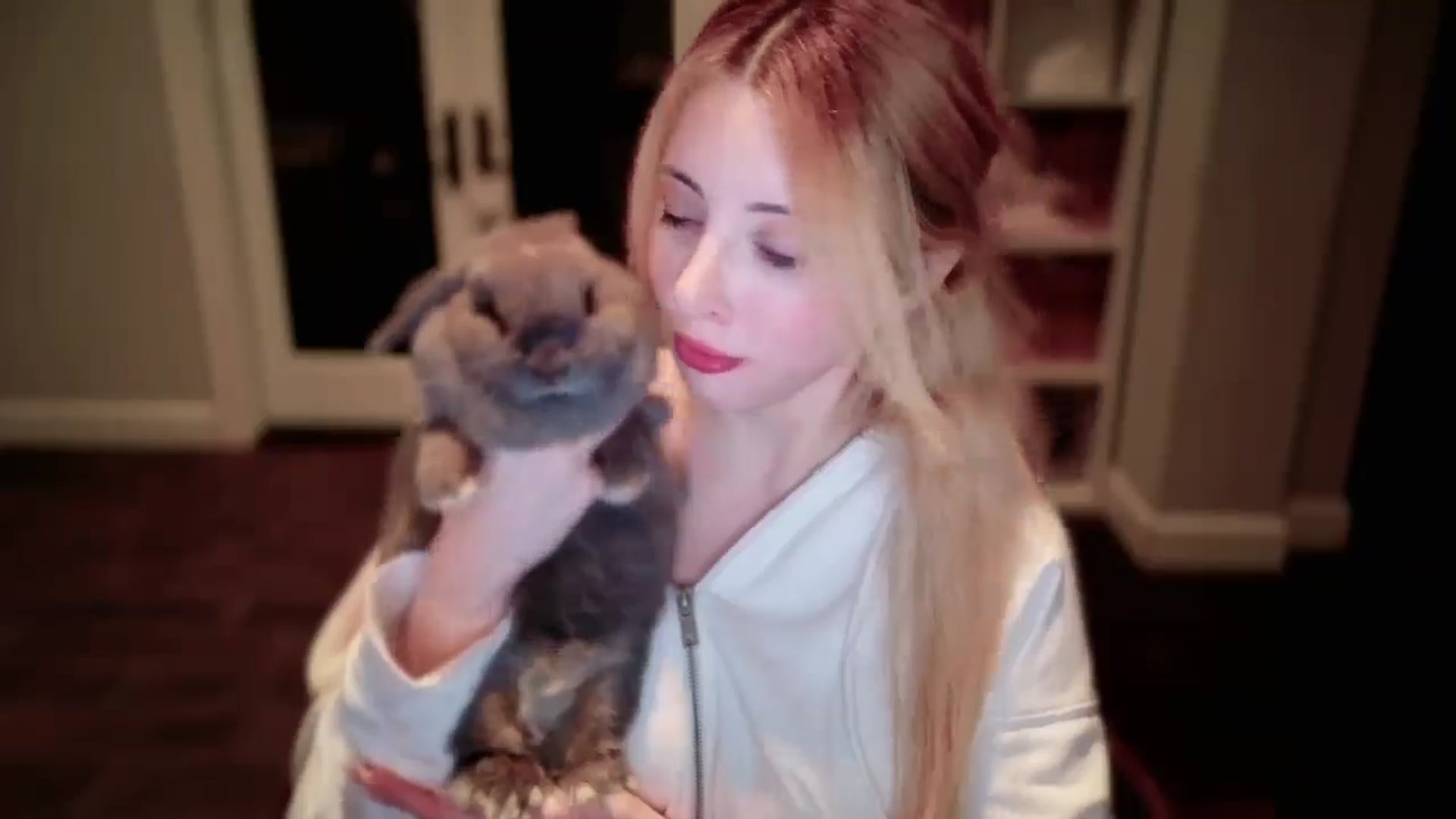 Gallery image thumbnail from Sapphire_Swan's myfreecams stream on, 10/04/2025, 05:07 image 16 of 20