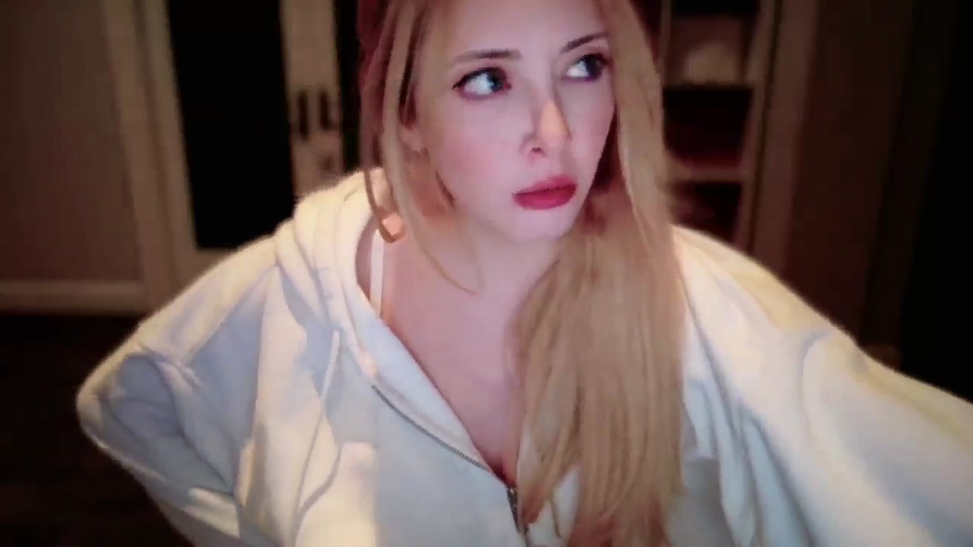 Gallery image thumbnail from Sapphire_Swan's myfreecams stream on, 10/04/2025, 05:07 image 9 of 20