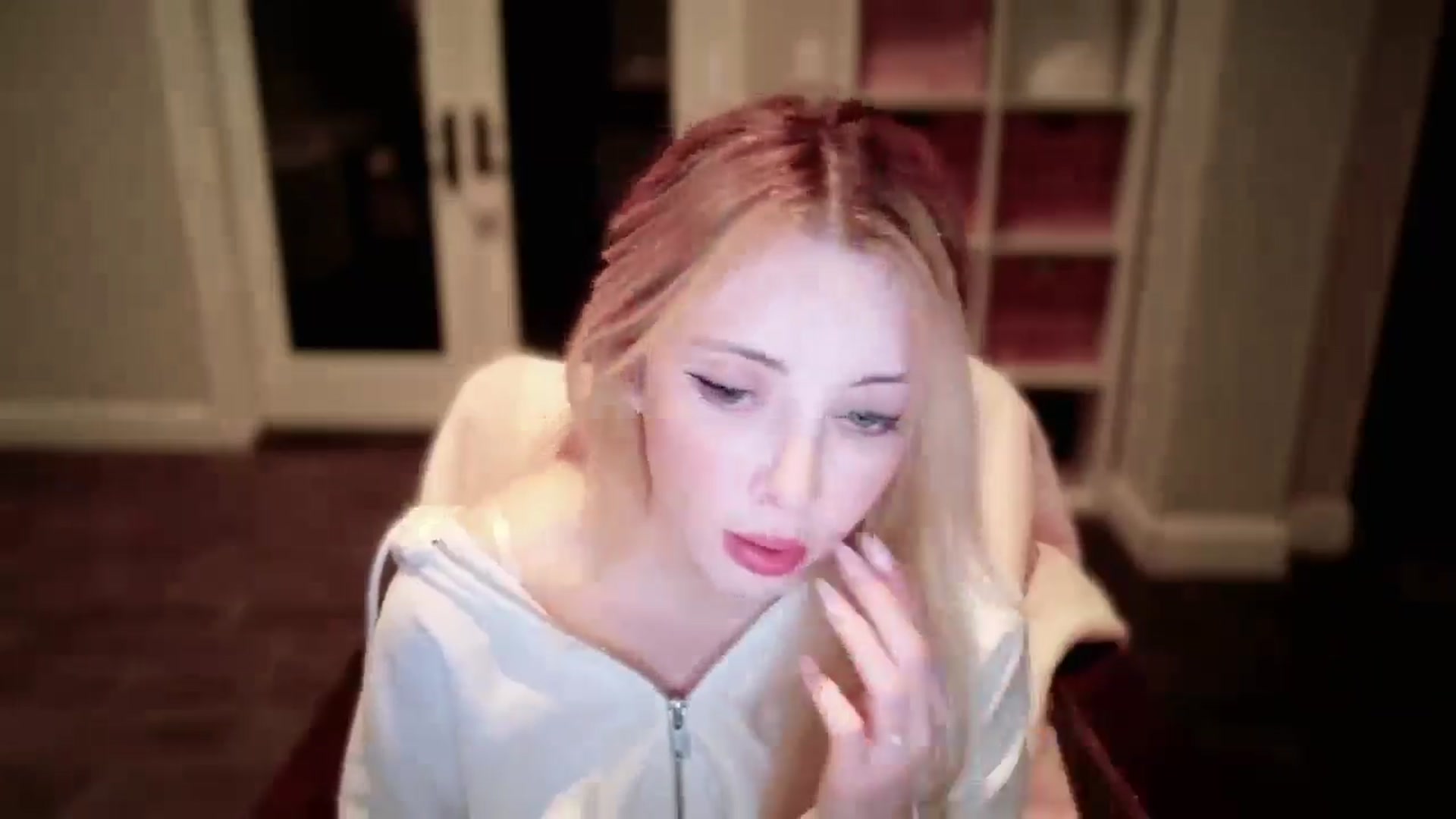 Gallery image thumbnail from Sapphire_Swan's myfreecams stream on, 10/04/2025, 05:07 image 20 of 20