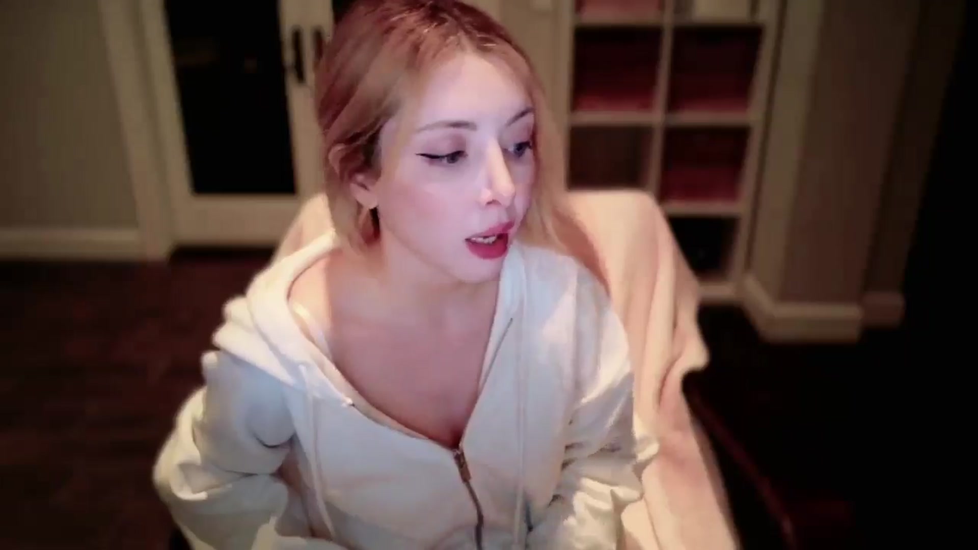 Gallery image thumbnail from Sapphire_Swan's myfreecams stream on, 10/04/2025, 05:07 image 8 of 20