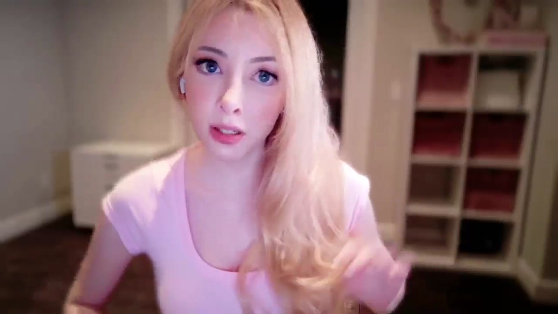 Gallery image thumbnail from Sapphire_Swan's myfreecams stream on, 10/15/2025, 02:48 image 4 of 20