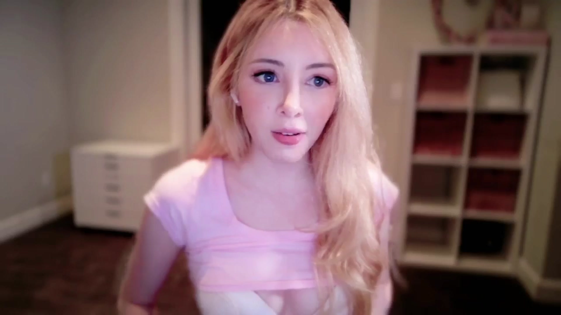 Gallery image thumbnail from Sapphire_Swan's myfreecams stream on, 10/15/2025, 02:48 image 16 of 20
