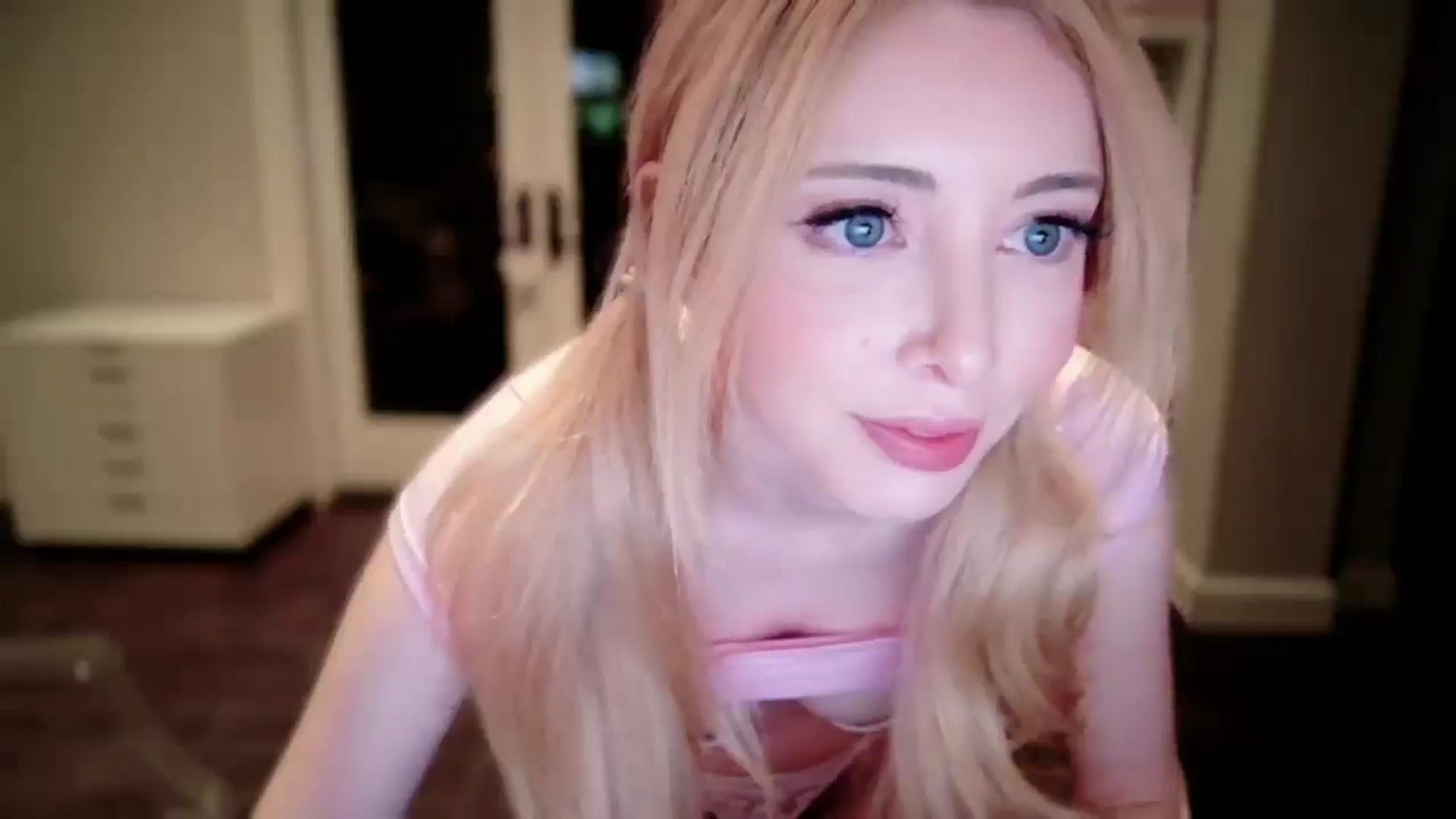 Gallery image thumbnail from Sapphire_Swan's myfreecams stream on, 10/15/2025, 04:55 image 9 of 20