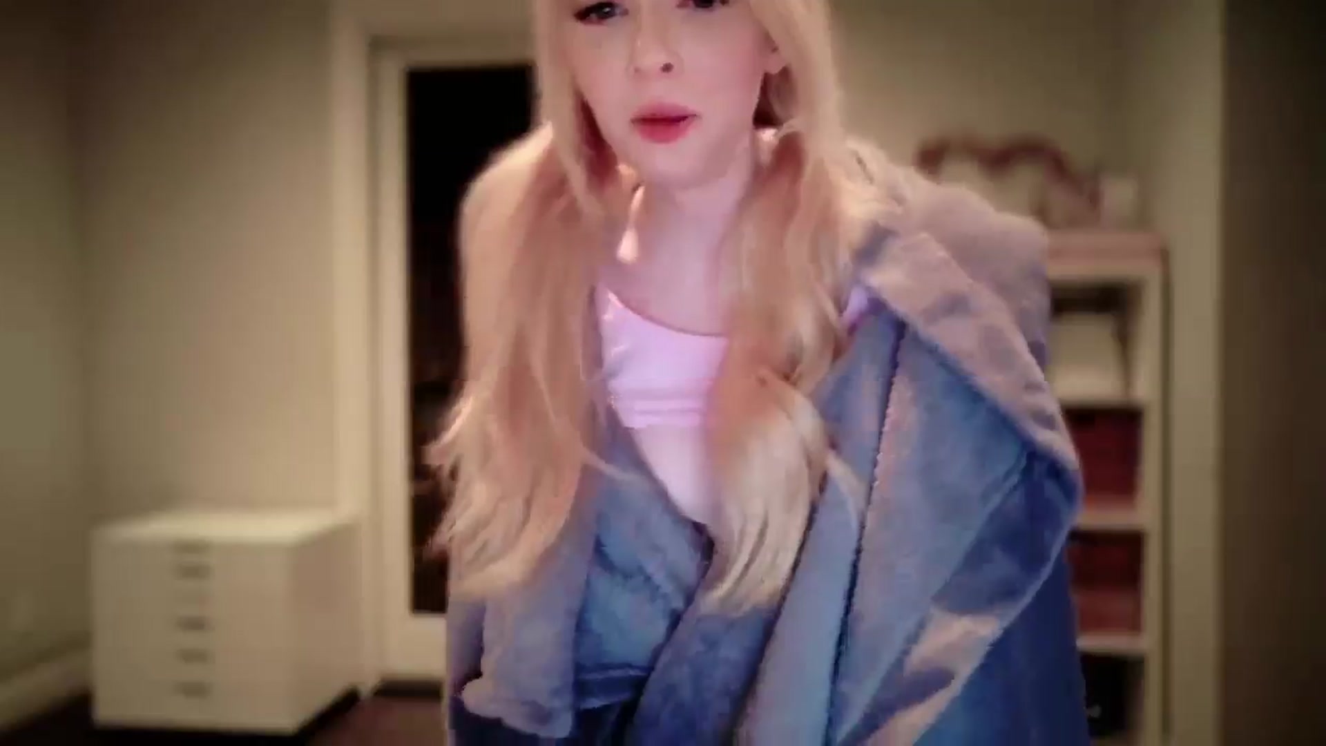 Gallery image thumbnail from Sapphire_Swan's myfreecams stream on, 10/15/2025, 04:55 image 16 of 20