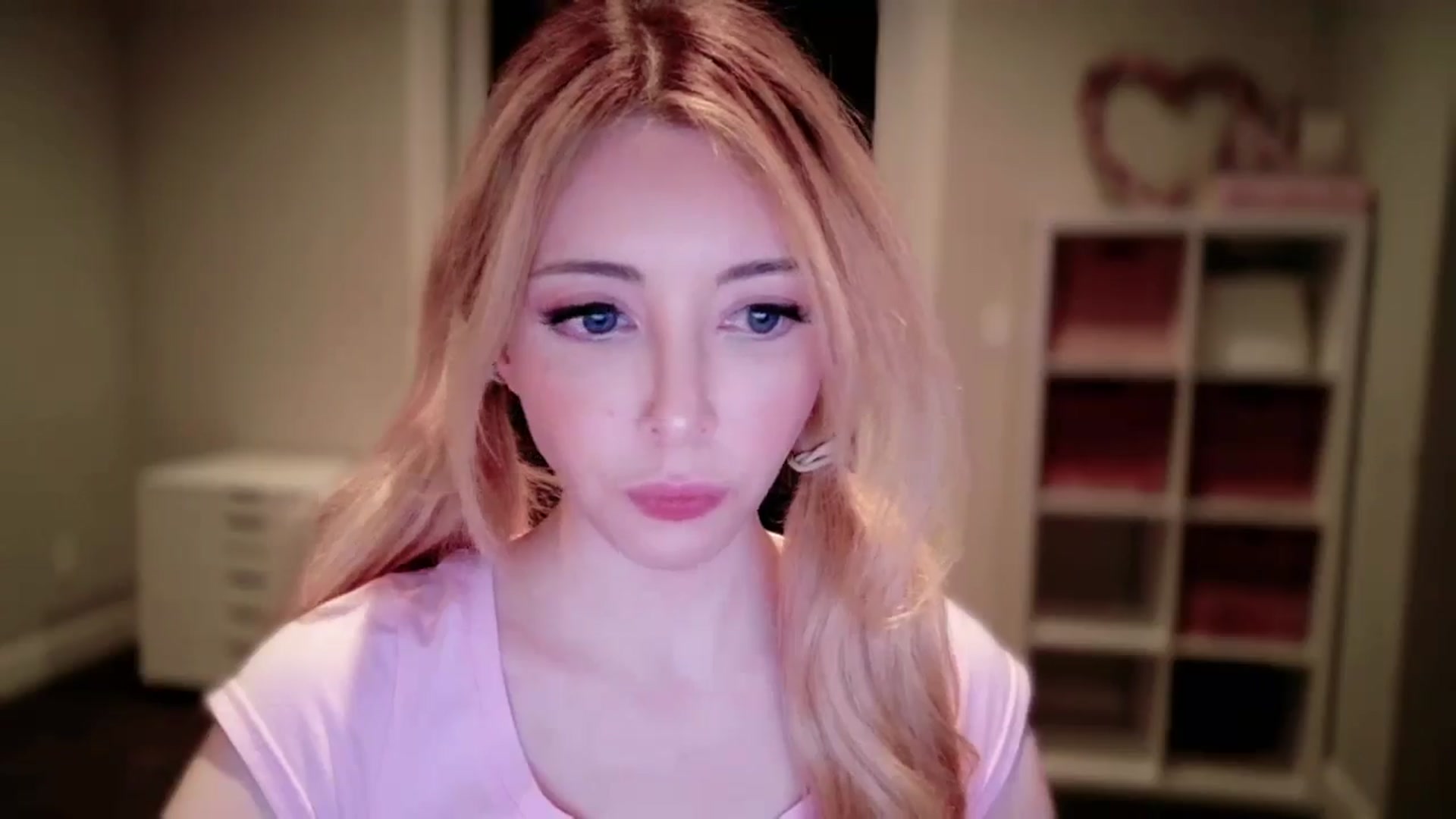 Gallery image thumbnail from Sapphire_Swan's myfreecams stream on, 10/15/2025, 04:55 image 2 of 20