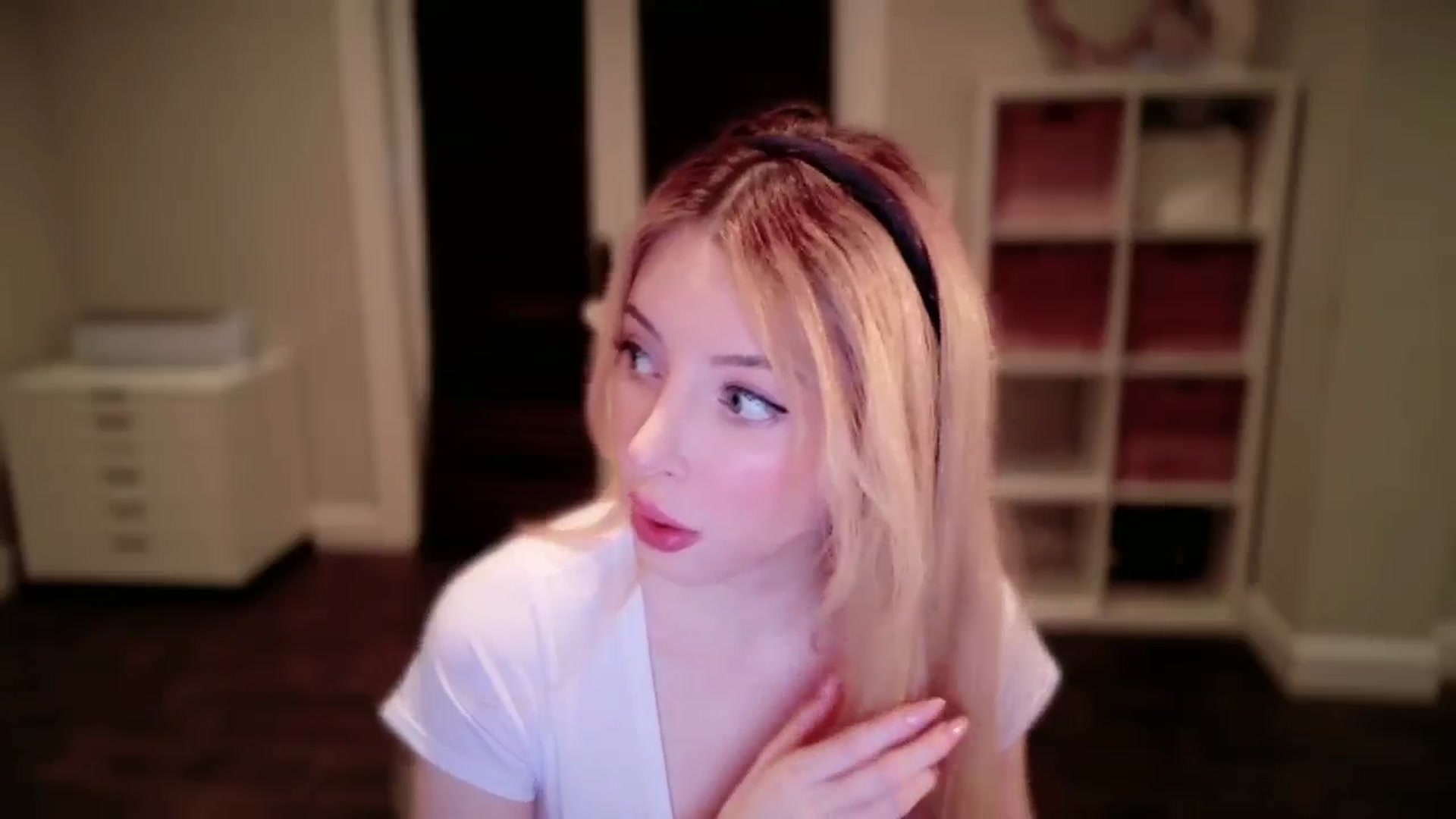 Gallery image thumbnail from Sapphire_Swan's myfreecams stream on, 11/02/2025, 04:41 image 9 of 20