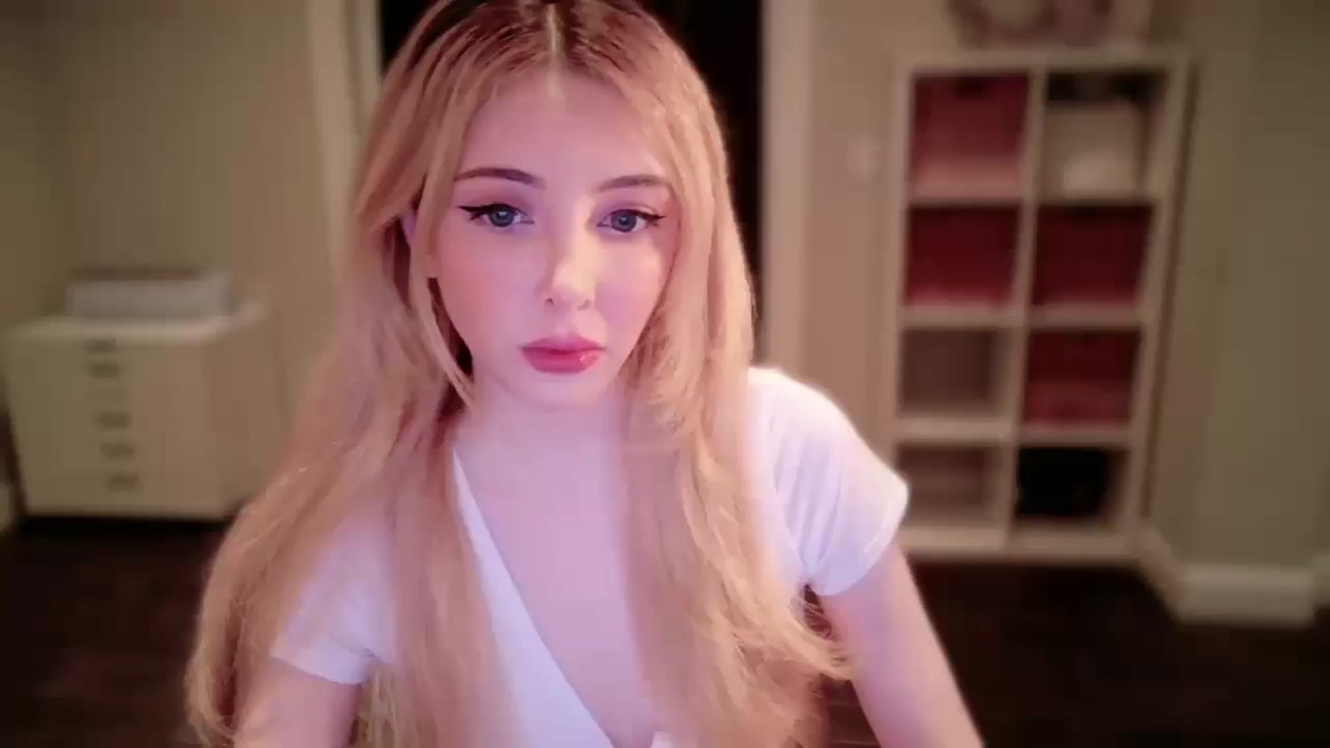 Gallery image thumbnail from Sapphire_Swan's myfreecams stream on, 11/02/2025, 04:41 image 3 of 20