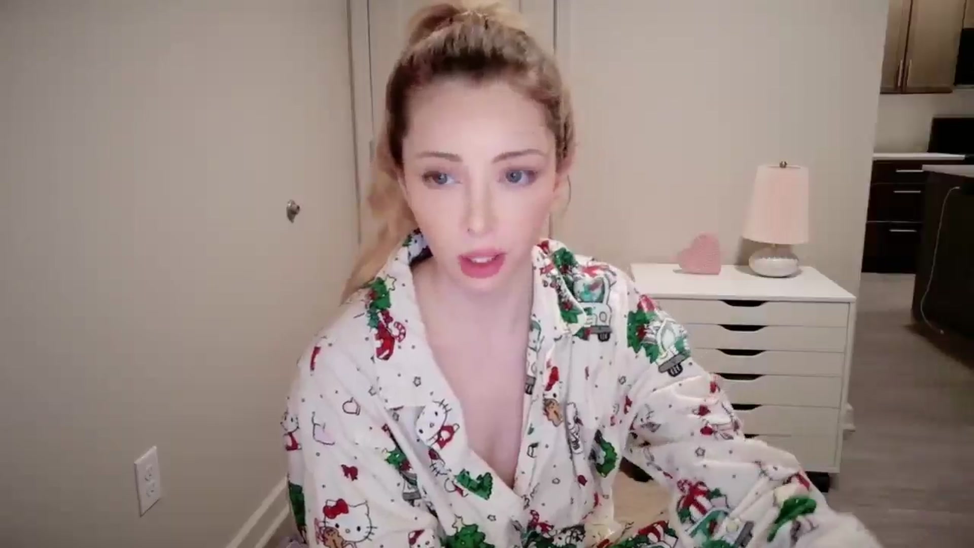 Gallery image thumbnail from Sapphire_Swan's myfreecams stream on, 01/05/2026, 01:45 image 7 of 20