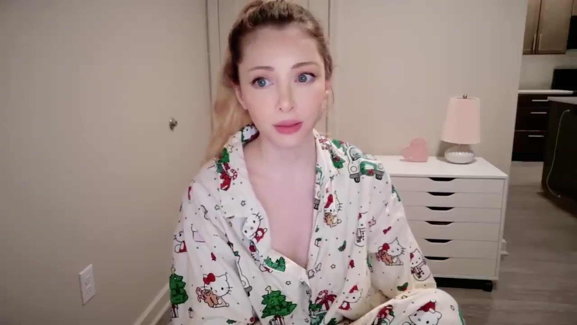 Gallery image thumbnail from Sapphire_Swan's myfreecams stream on, 01/05/2026, 01:45 image 3 of 20