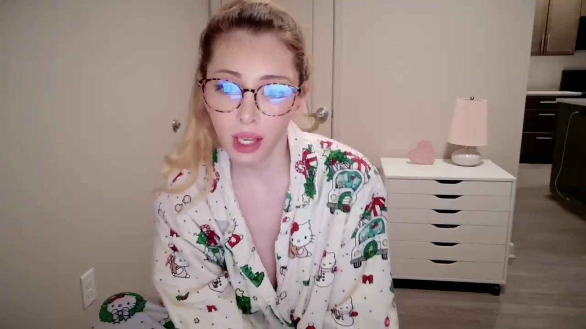 Gallery image thumbnail from Sapphire_Swan's myfreecams stream on, 01/05/2026, 01:45 image 5 of 20