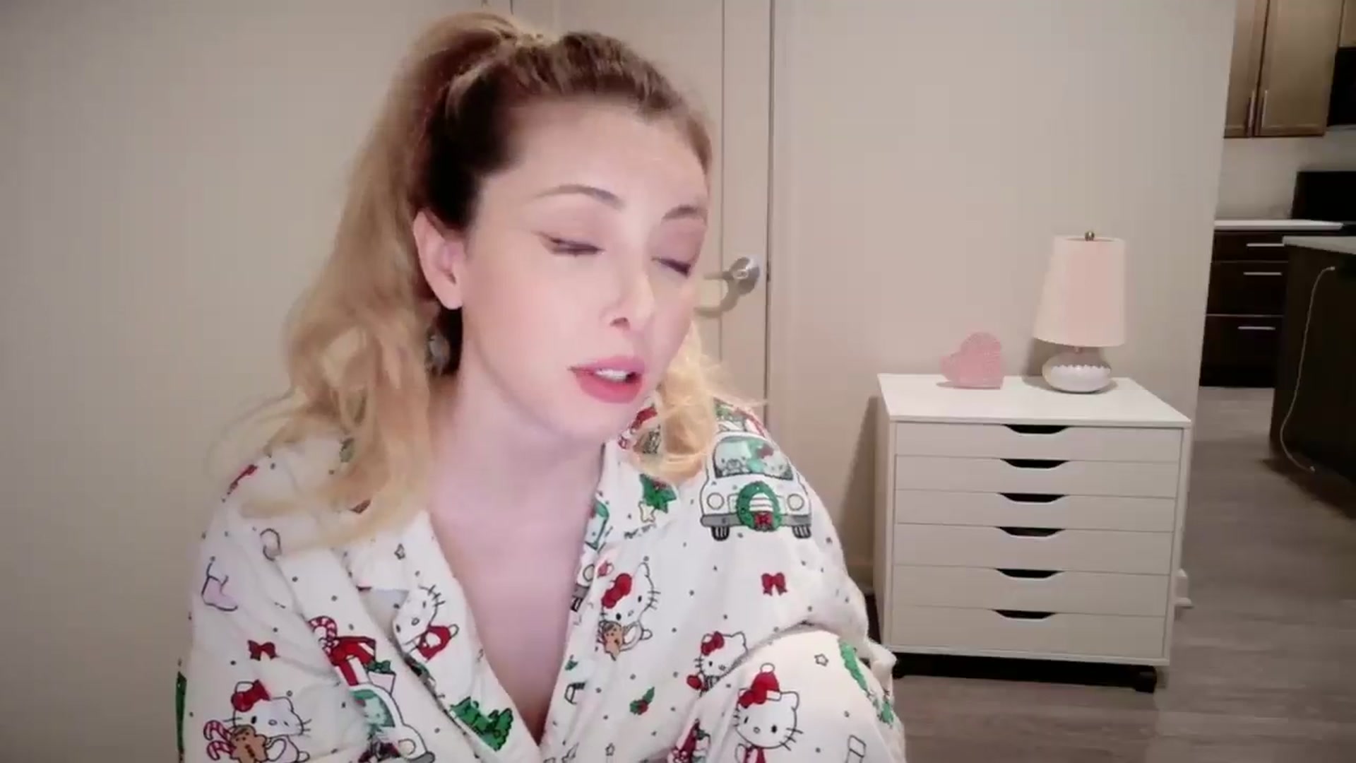 Gallery image thumbnail from Sapphire_Swan's myfreecams stream on, 01/05/2026, 01:45 image 14 of 20