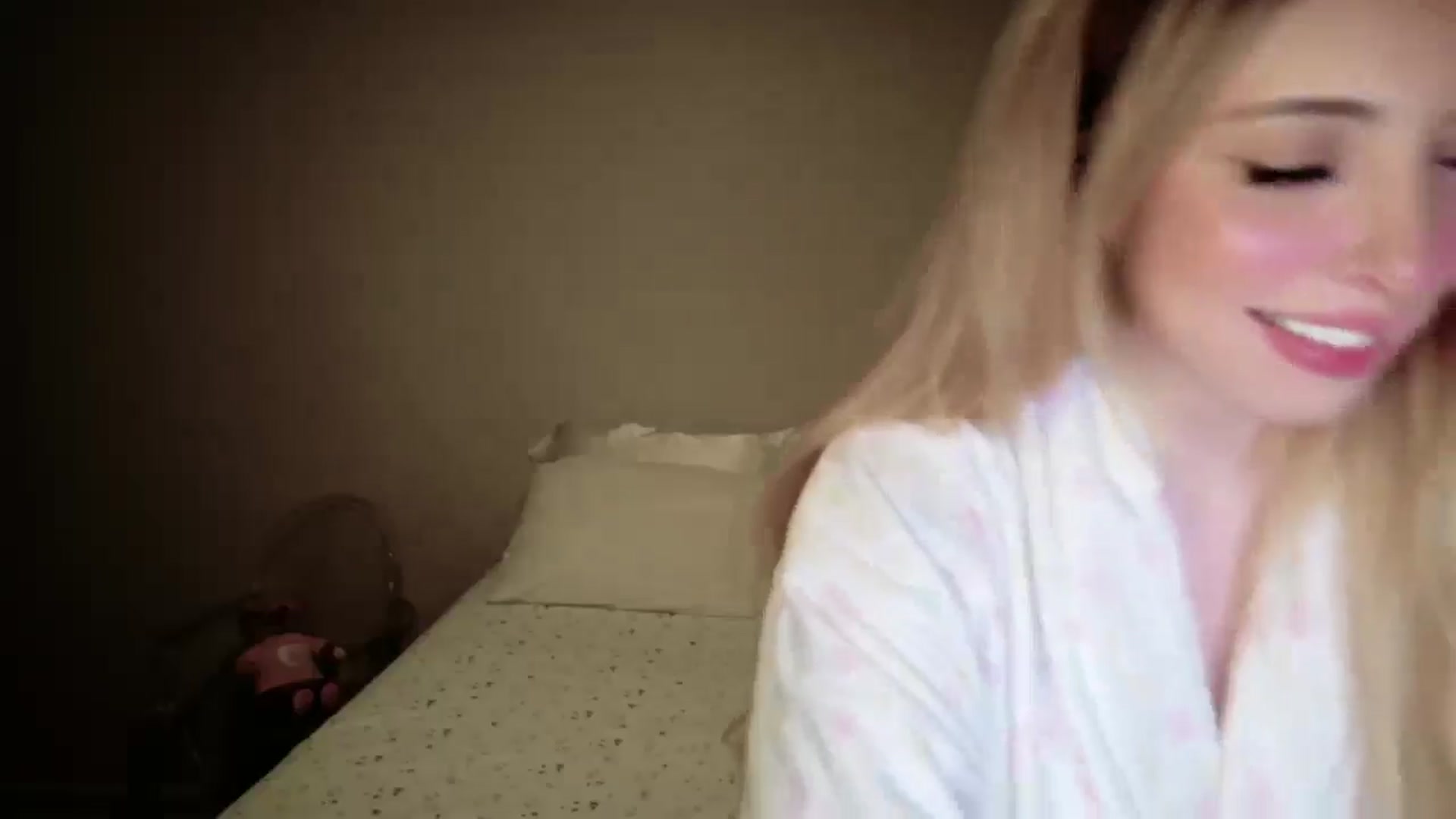 Gallery image thumbnail from Sapphire_Swan's myfreecams stream on, 01/06/2026, 02:55 image 16 of 20