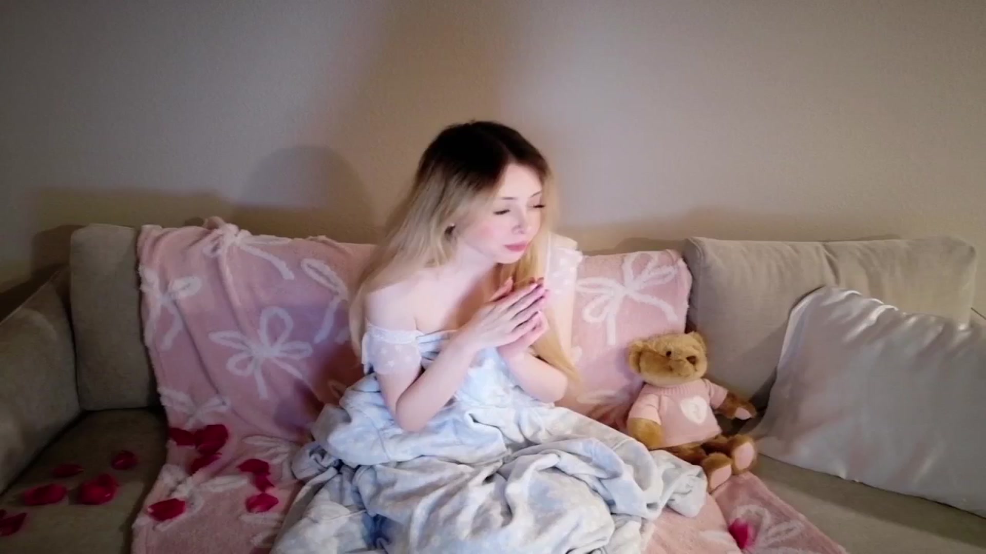 Gallery image thumbnail from Sapphire_Swan's myfreecams stream on, 02/16/2026, 06:25 image 5 of 20