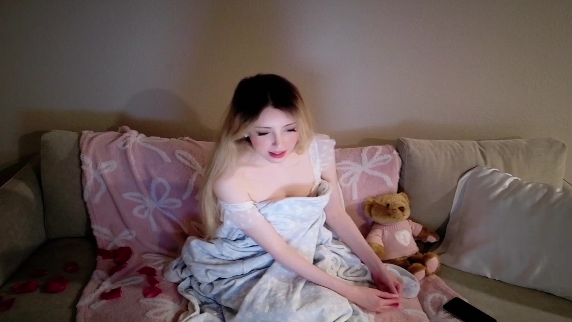 Gallery image thumbnail from Sapphire_Swan's myfreecams stream on, 02/16/2026, 06:25 image 12 of 20