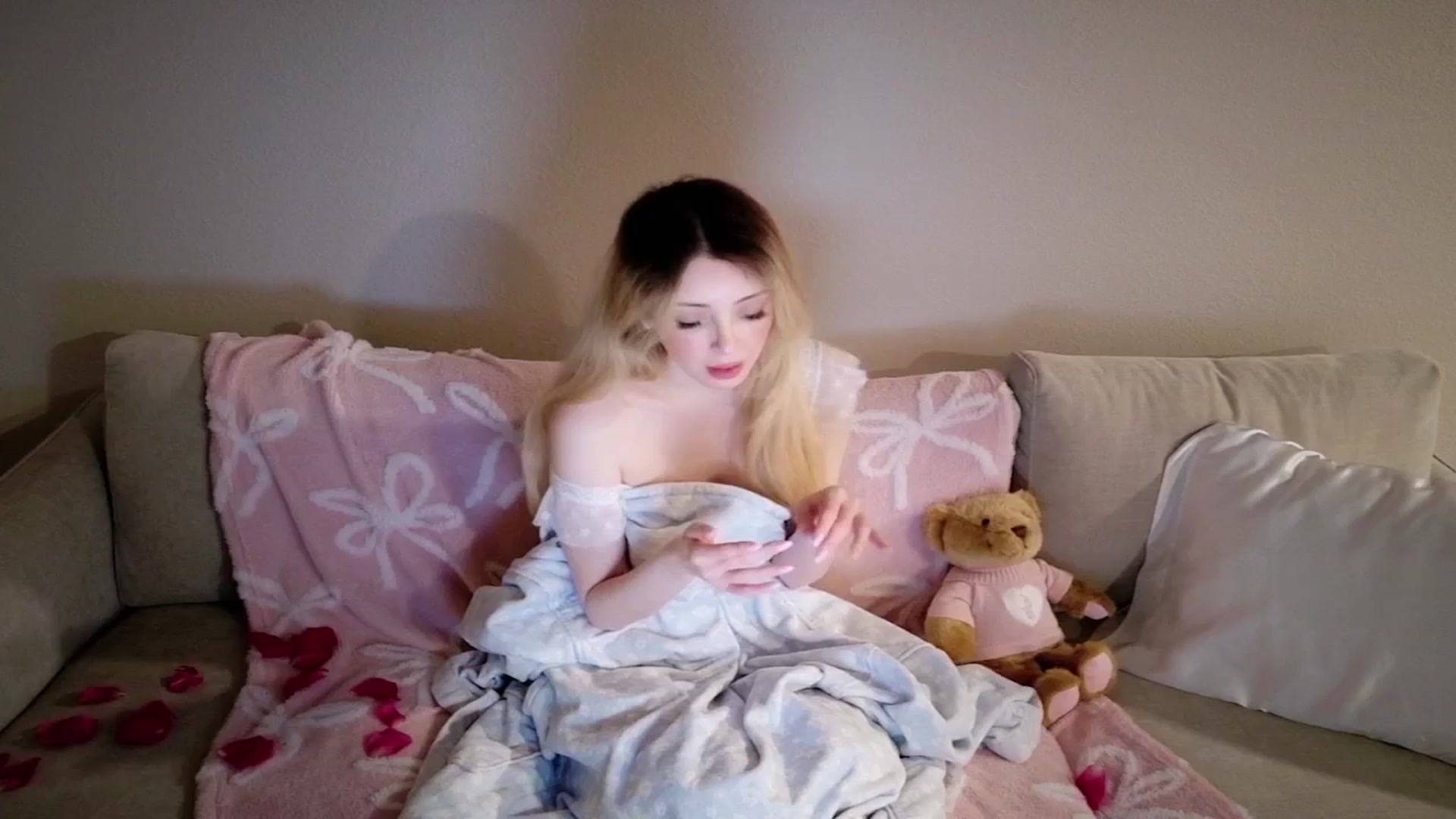 Gallery image thumbnail from Sapphire_Swan's myfreecams stream on, 02/16/2026, 06:25 image 4 of 20