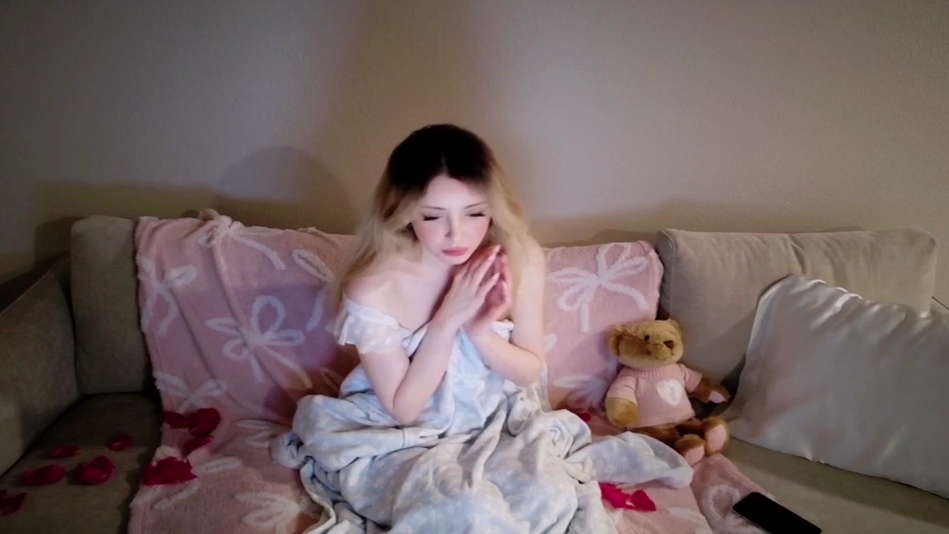Gallery image thumbnail from Sapphire_Swan's myfreecams stream on, 02/16/2026, 06:25 image 17 of 20