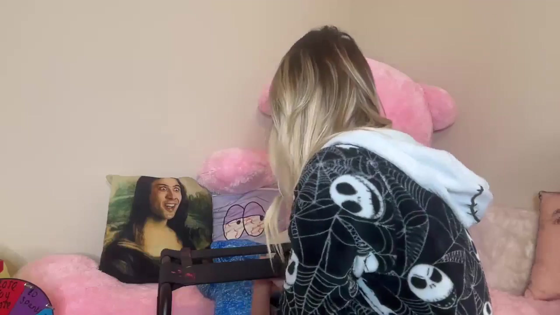 Gallery image thumbnail from SaraBellaaa's myfreecams stream on, 08/23/2024, 02:39 image 7 of 20