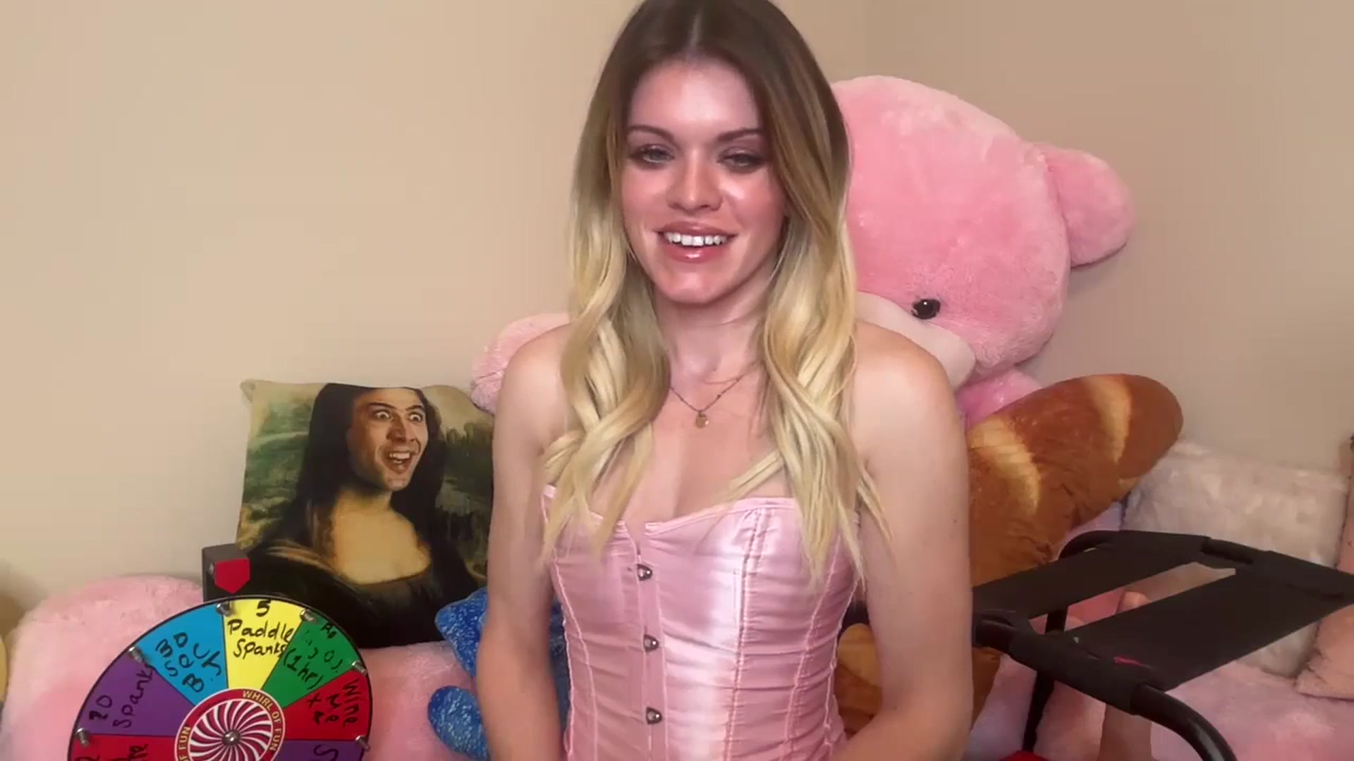 Gallery image thumbnail from SaraBellaaa's myfreecams stream on, 08/23/2024, 02:39 image 9 of 20