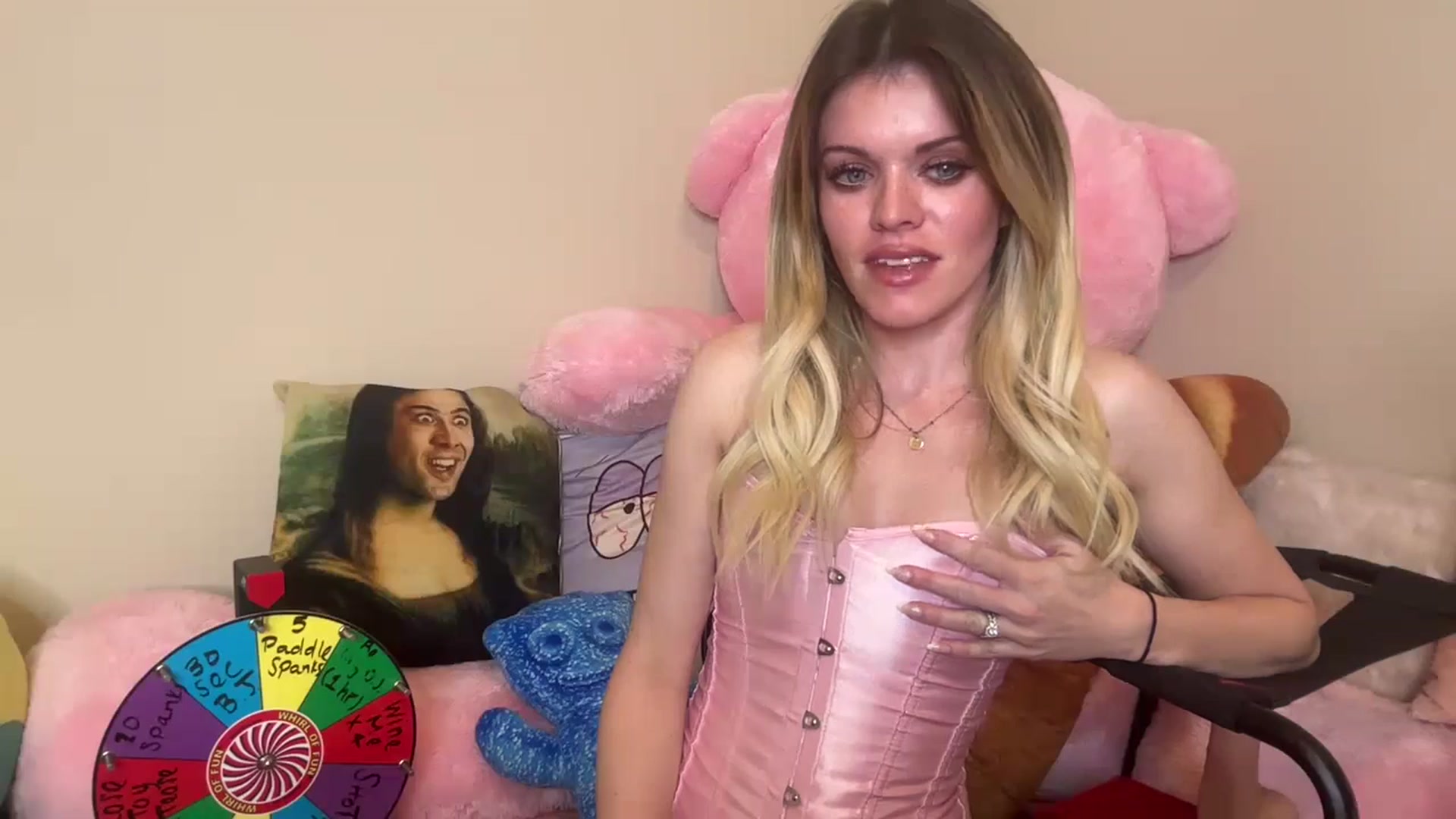 Gallery image thumbnail from SaraBellaaa's myfreecams stream on, 08/23/2024, 02:39 image 10 of 20