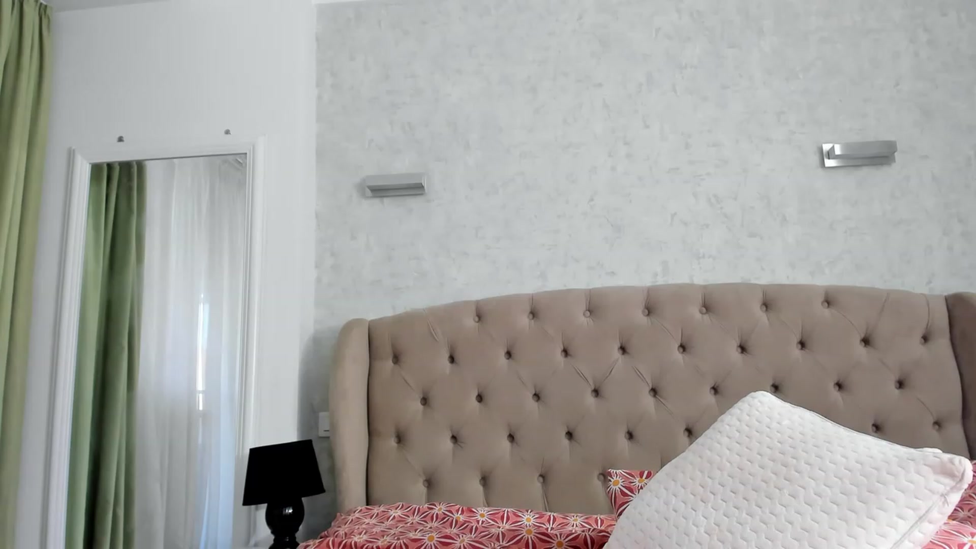 Gallery image thumbnail from SaraDimond's myfreecams stream on, 03/19/2023, 12:58 image 16 of 20